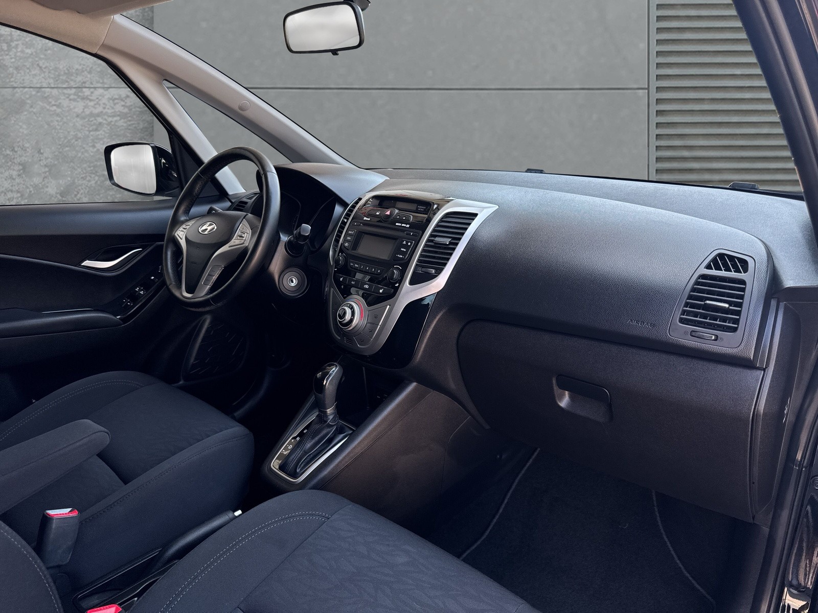 HYUNDAI iX20 1.6 Amplia Automatic-image-11