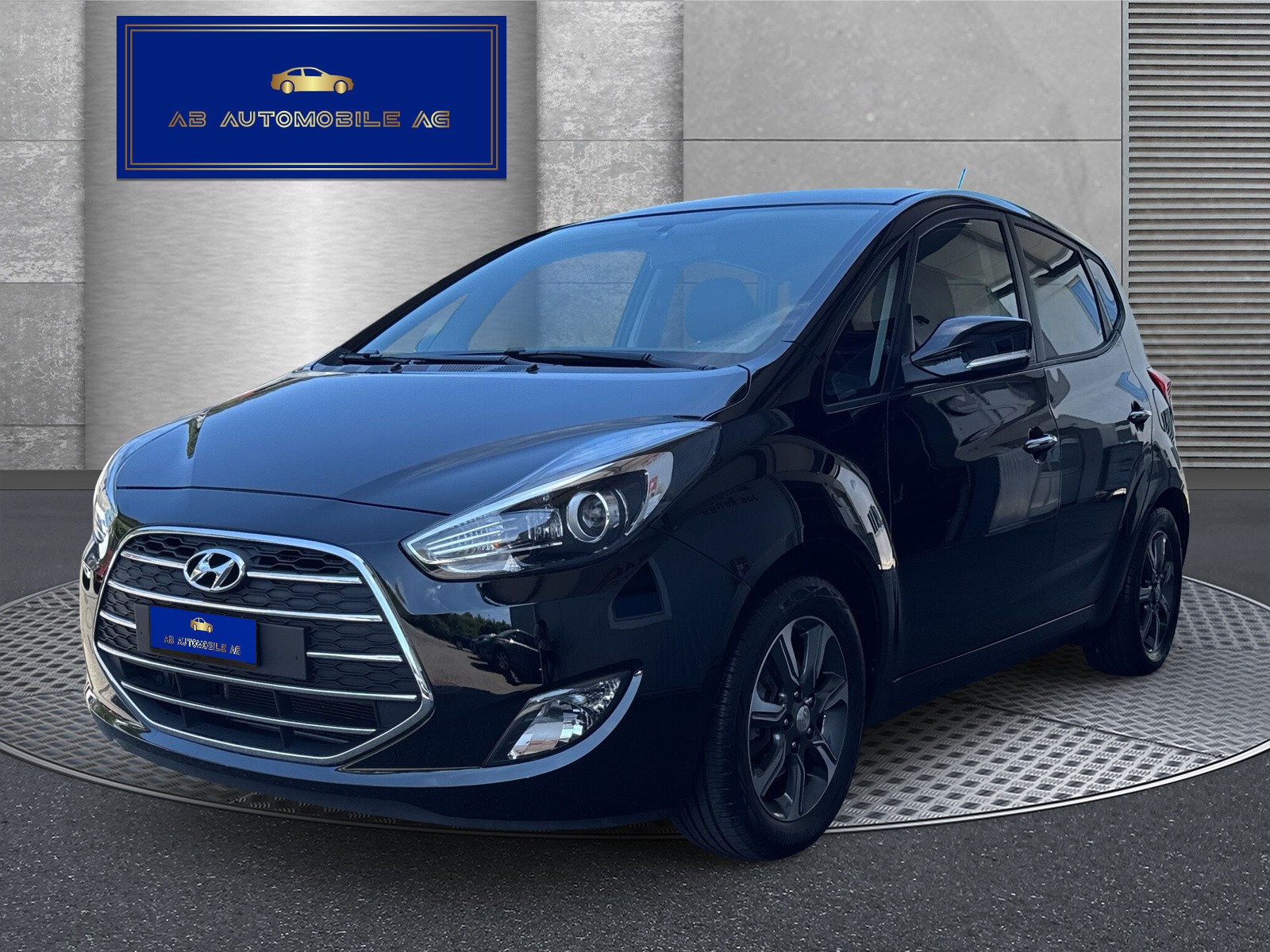 HYUNDAI iX20 1.6 Amplia Automatic-image-0