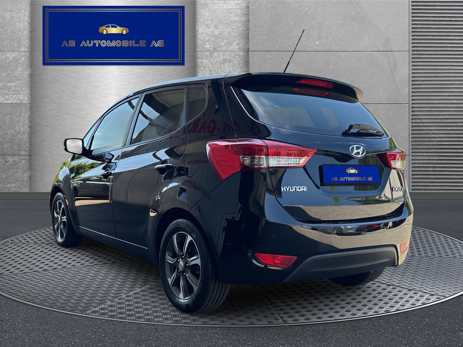HYUNDAI iX20 1.6 Amplia Automatic-image-3