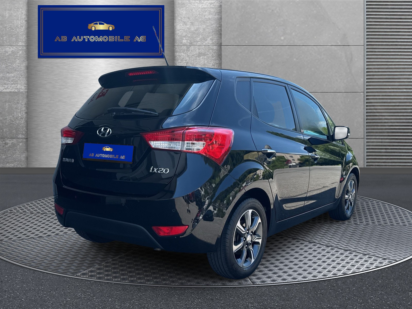 HYUNDAI iX20 1.6 Amplia Automatic-image-5