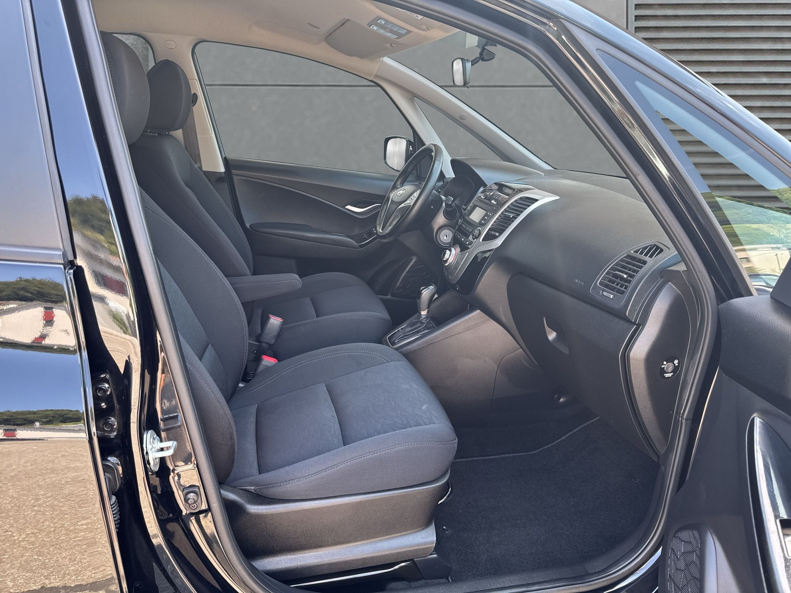 HYUNDAI iX20 1.6 Amplia Automatic-image-8