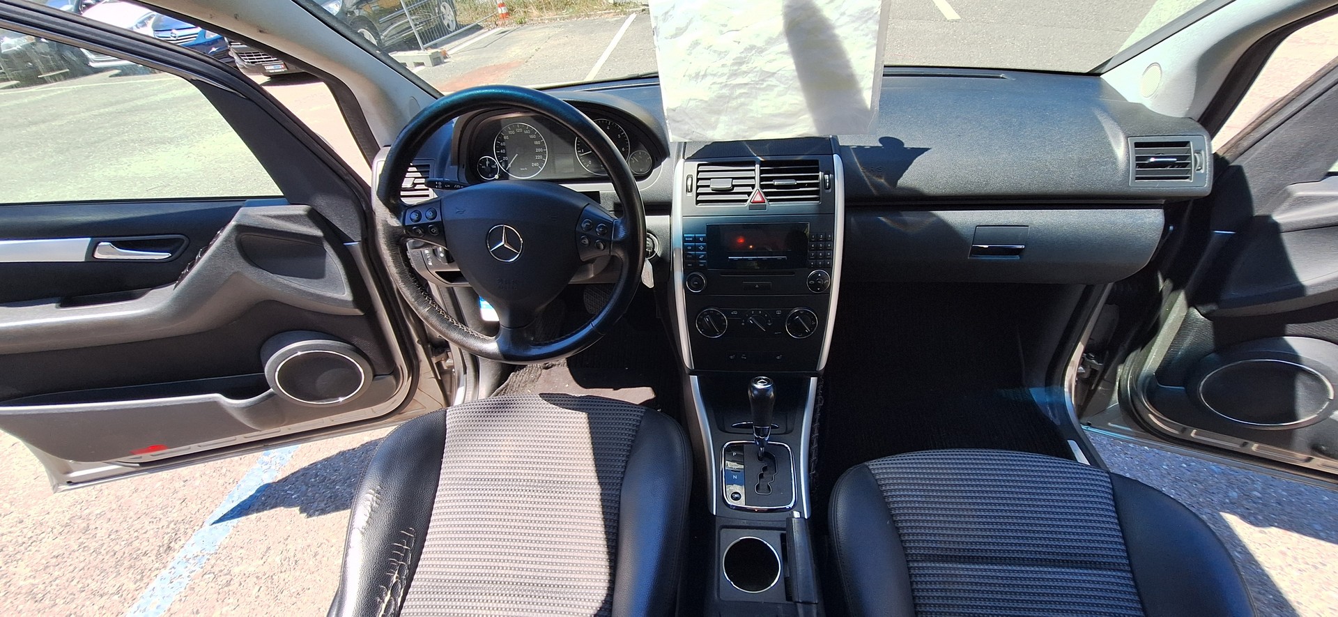 MERCEDES-BENZ A 200 Avantgarde-image-22