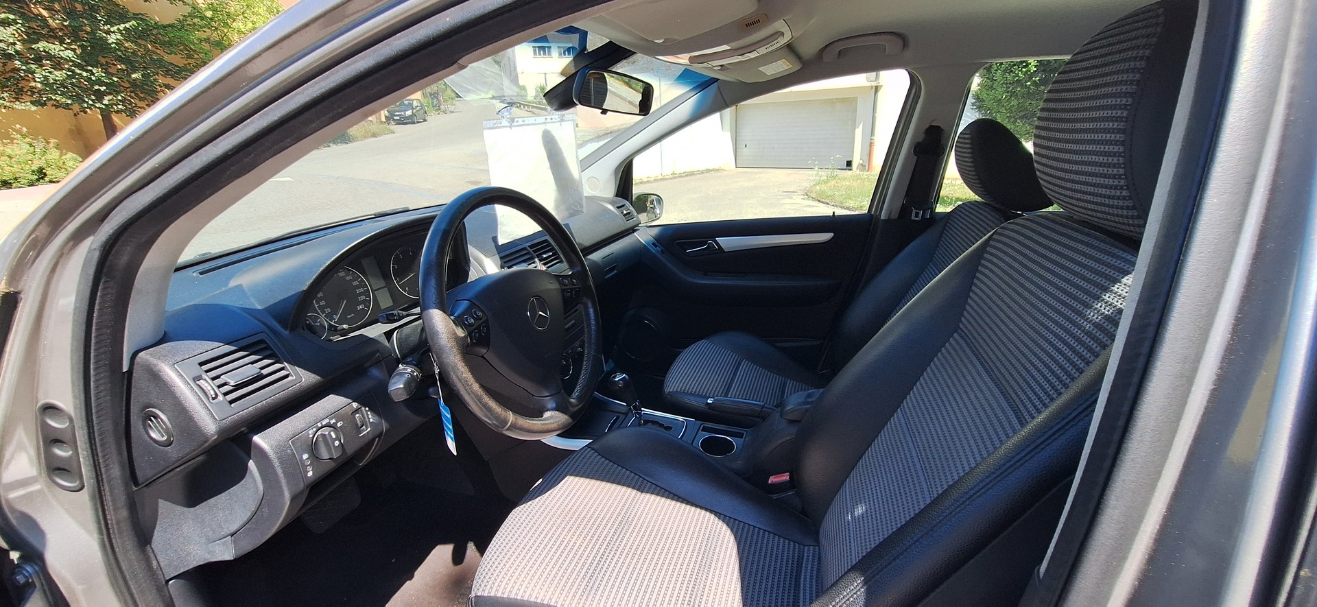 MERCEDES-BENZ A 200 Avantgarde-image-8