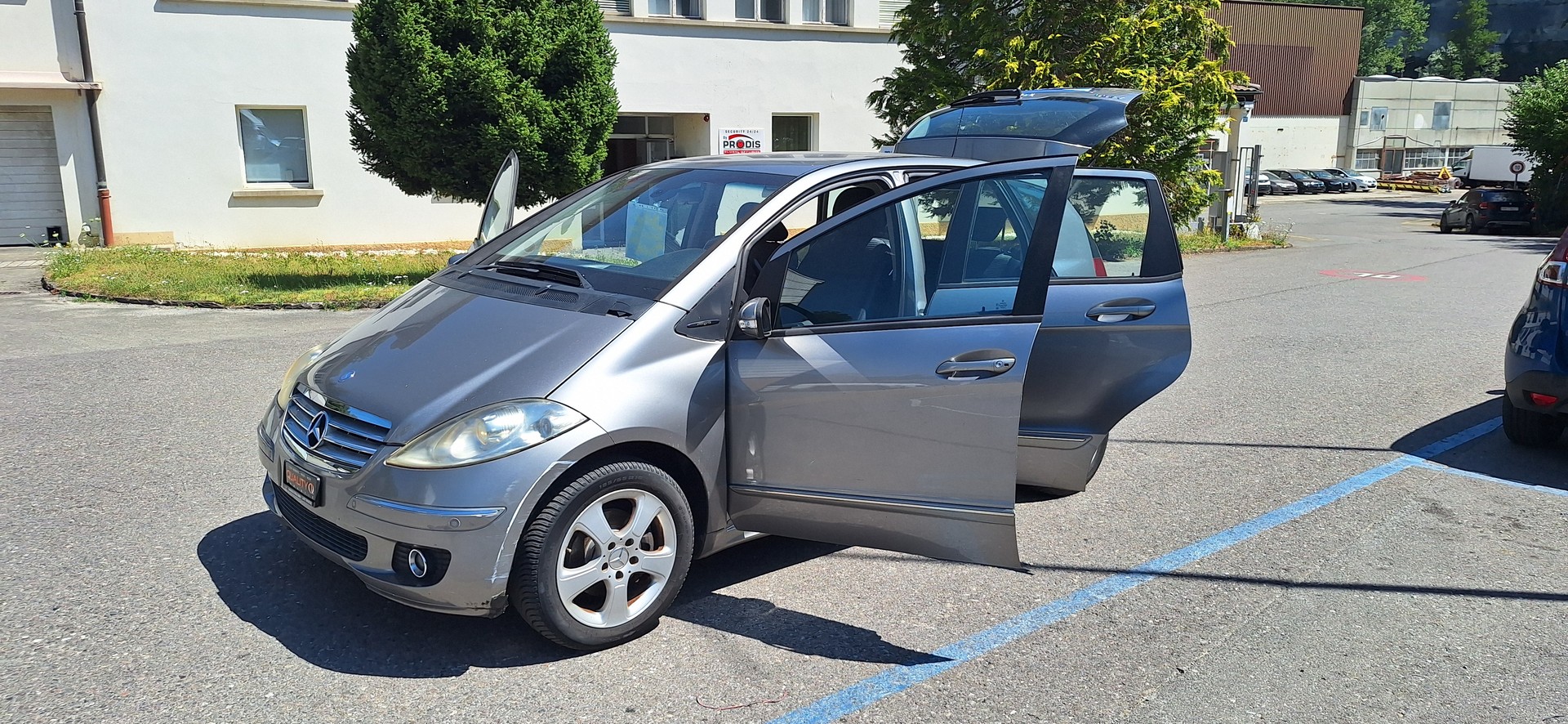 MERCEDES-BENZ A 200 Avantgarde-image-14