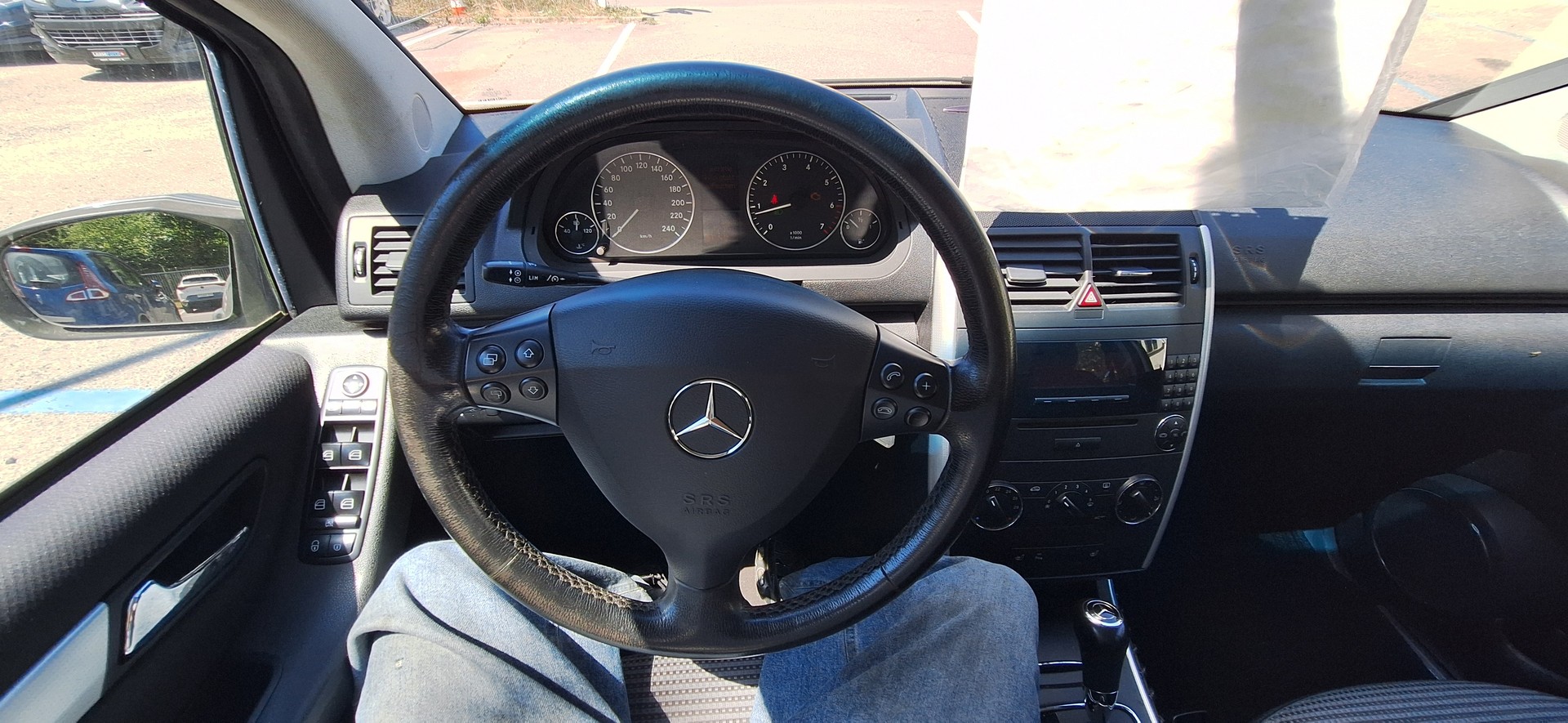 MERCEDES-BENZ A 200 Avantgarde-image-25
