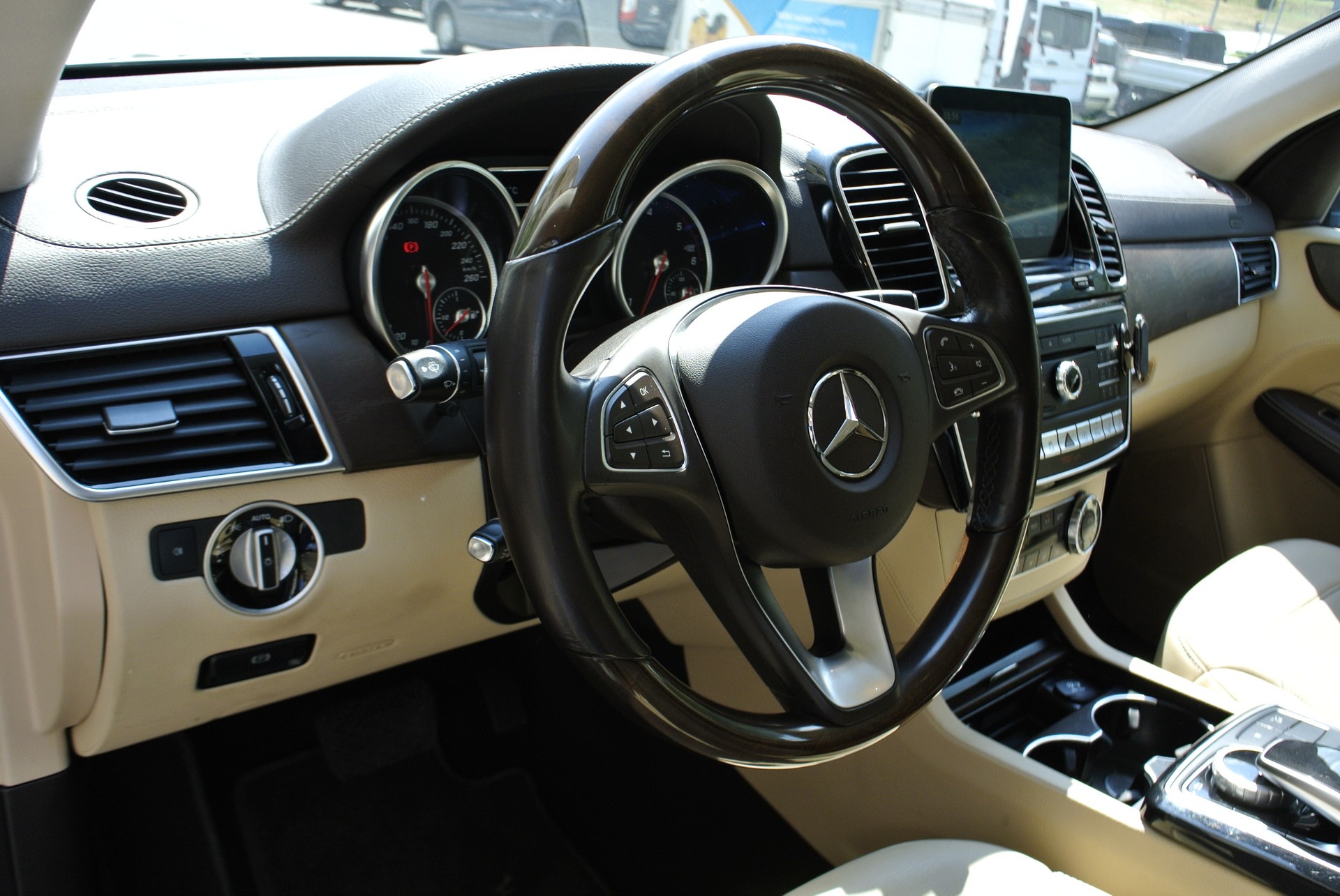 MERCEDES-BENZ GLE 350 d 4Matic 9G-Tronic-image-31