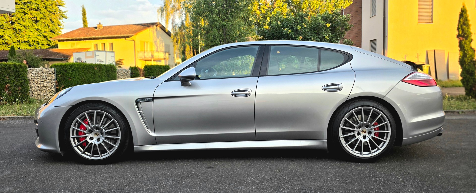 PORSCHE Panamera GTS 4.8 PDK-image-2