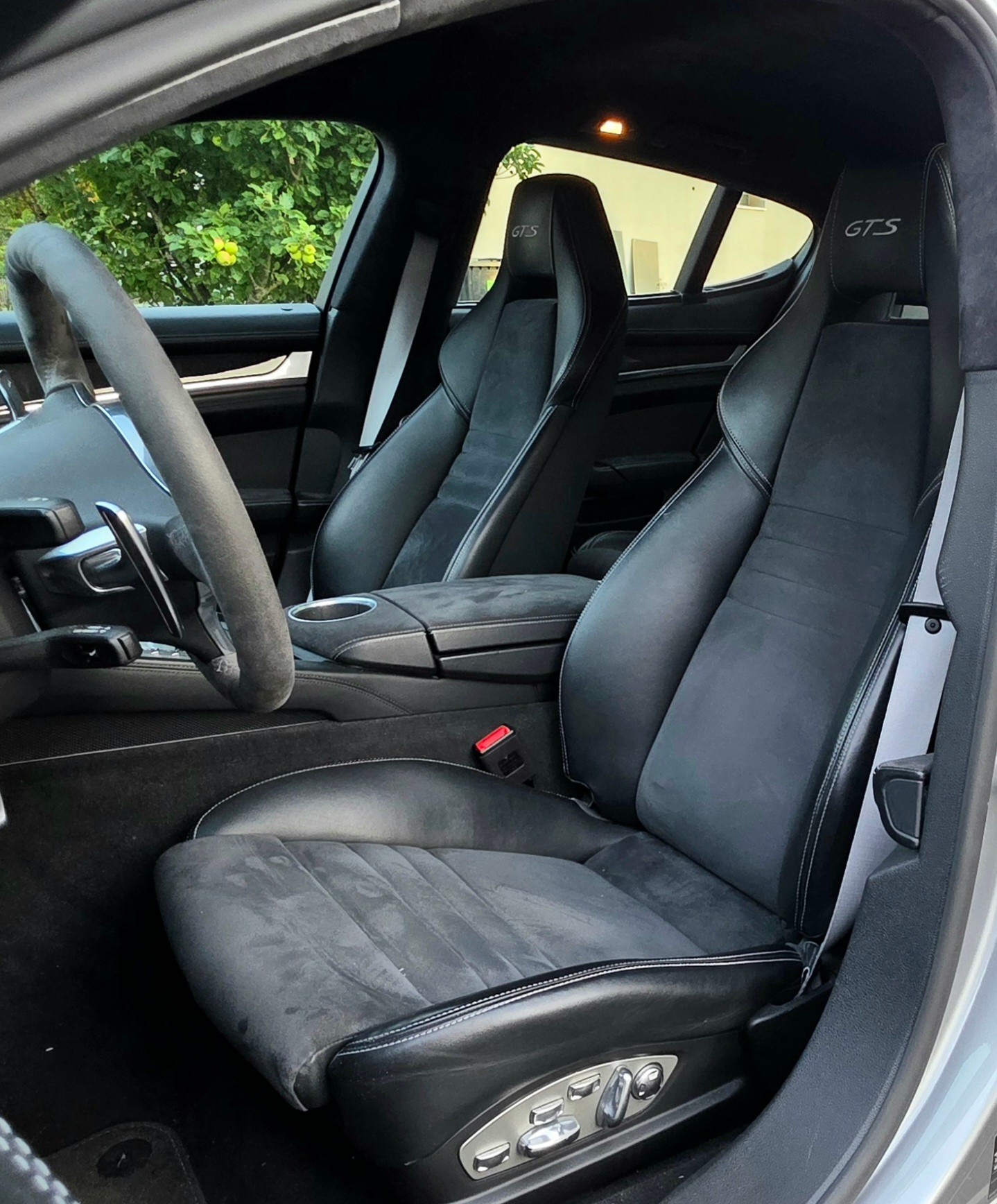PORSCHE Panamera GTS 4.8 PDK-image-9
