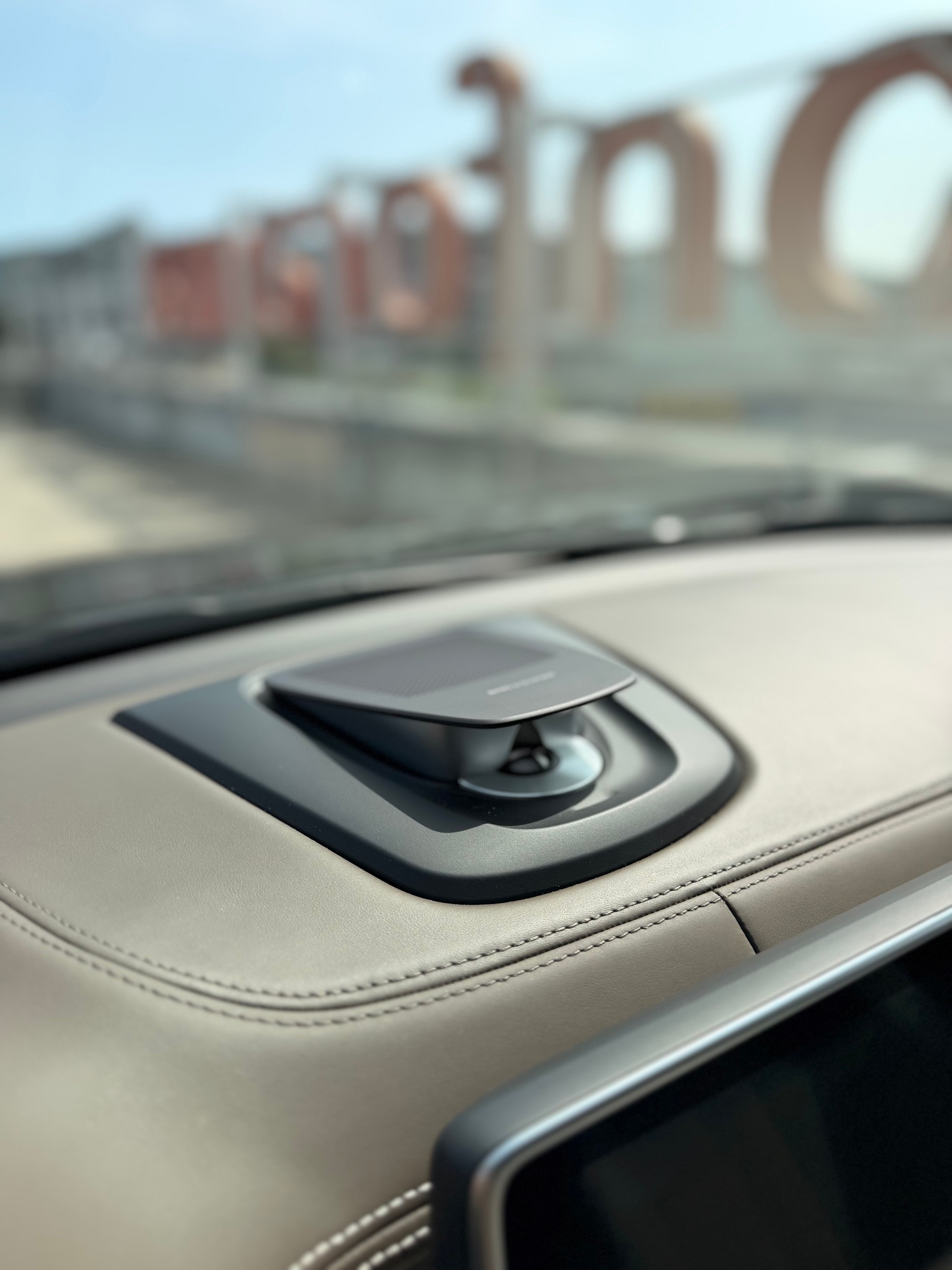 BMW X6M Steptronic Individual * Azurit Schwarz*-image-13