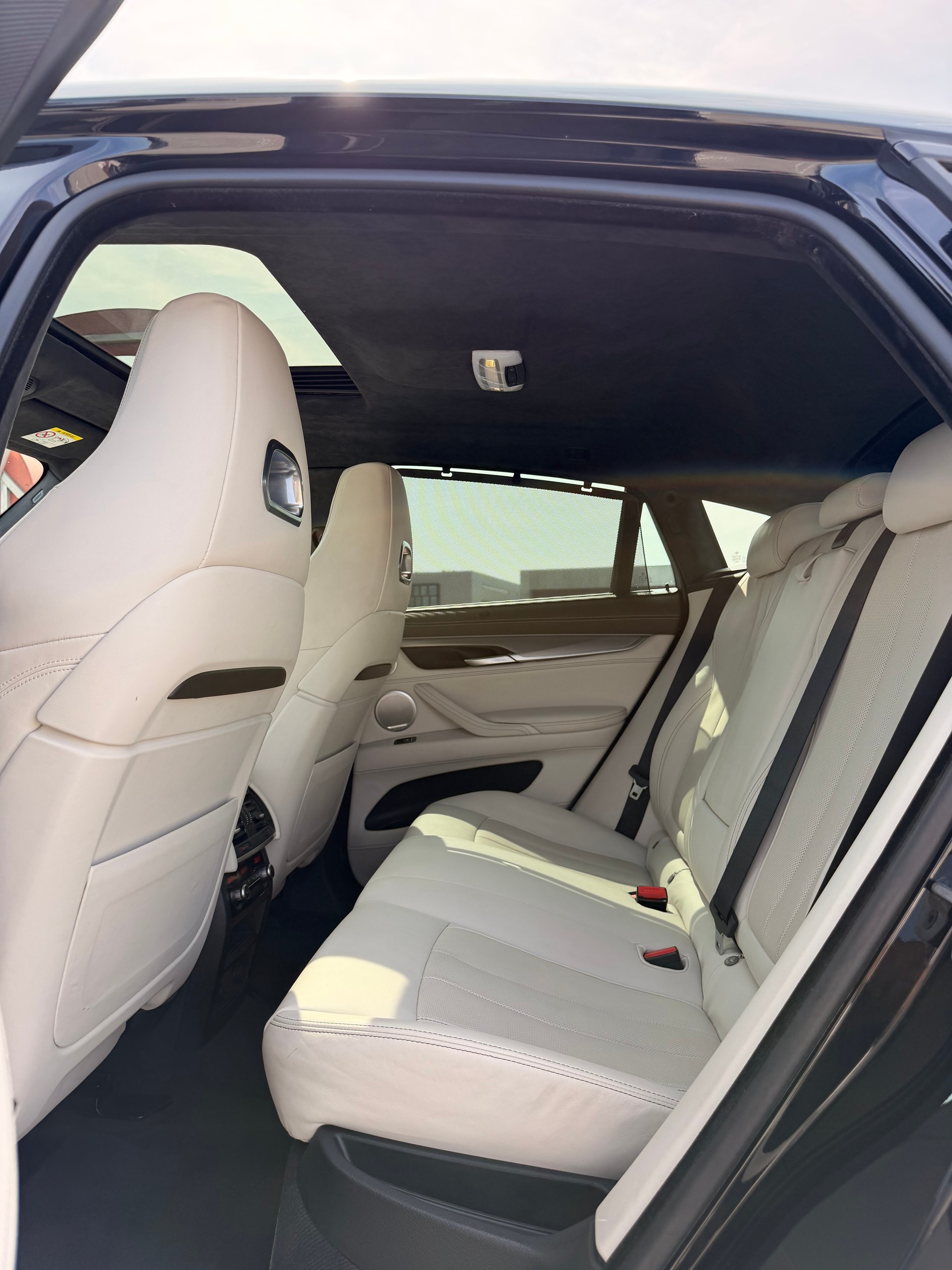 BMW X6M Steptronic Individual * Azurit Schwarz*-image-11