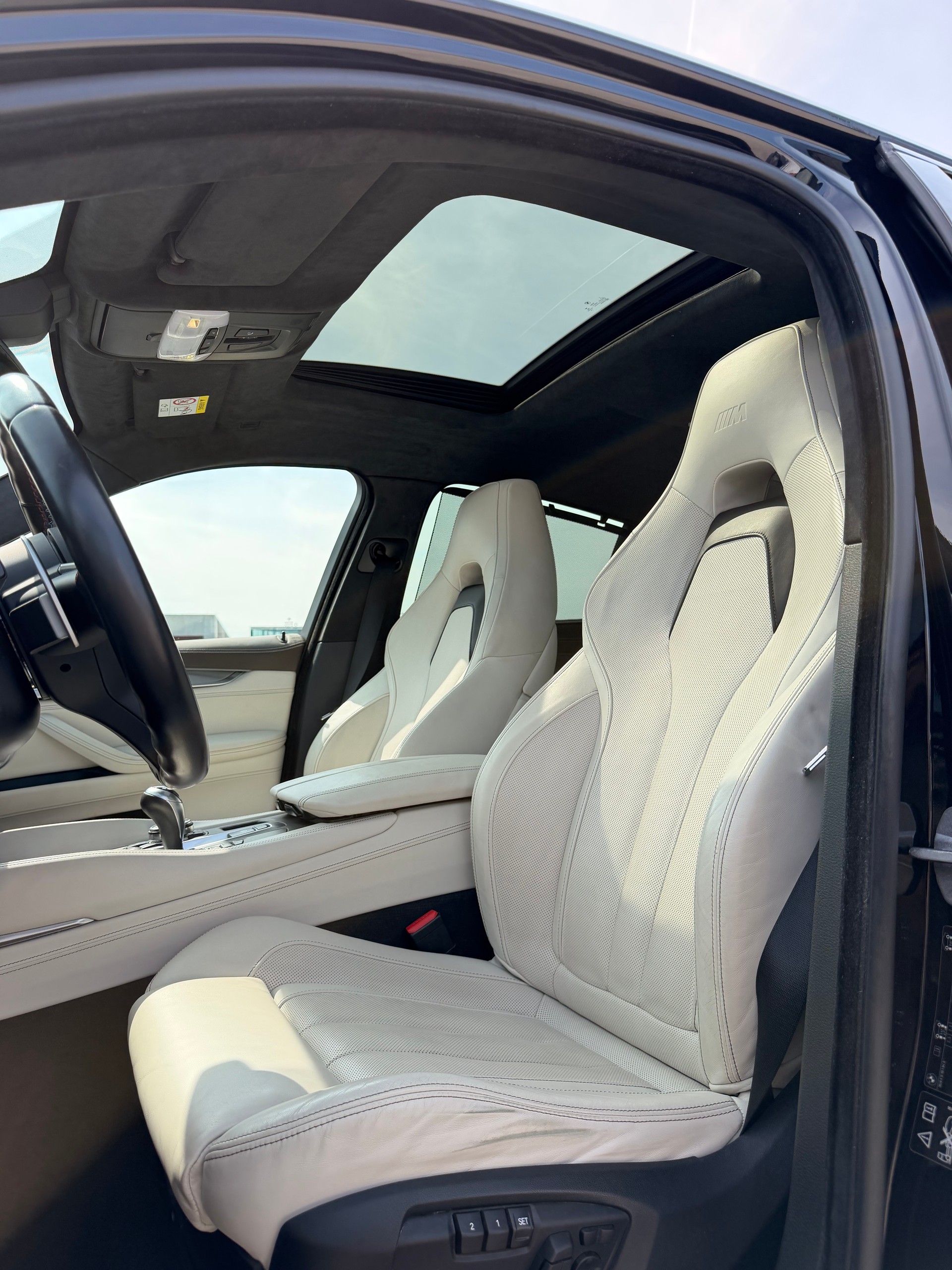 BMW X6M Steptronic Individual * Azurit Schwarz*-image-10