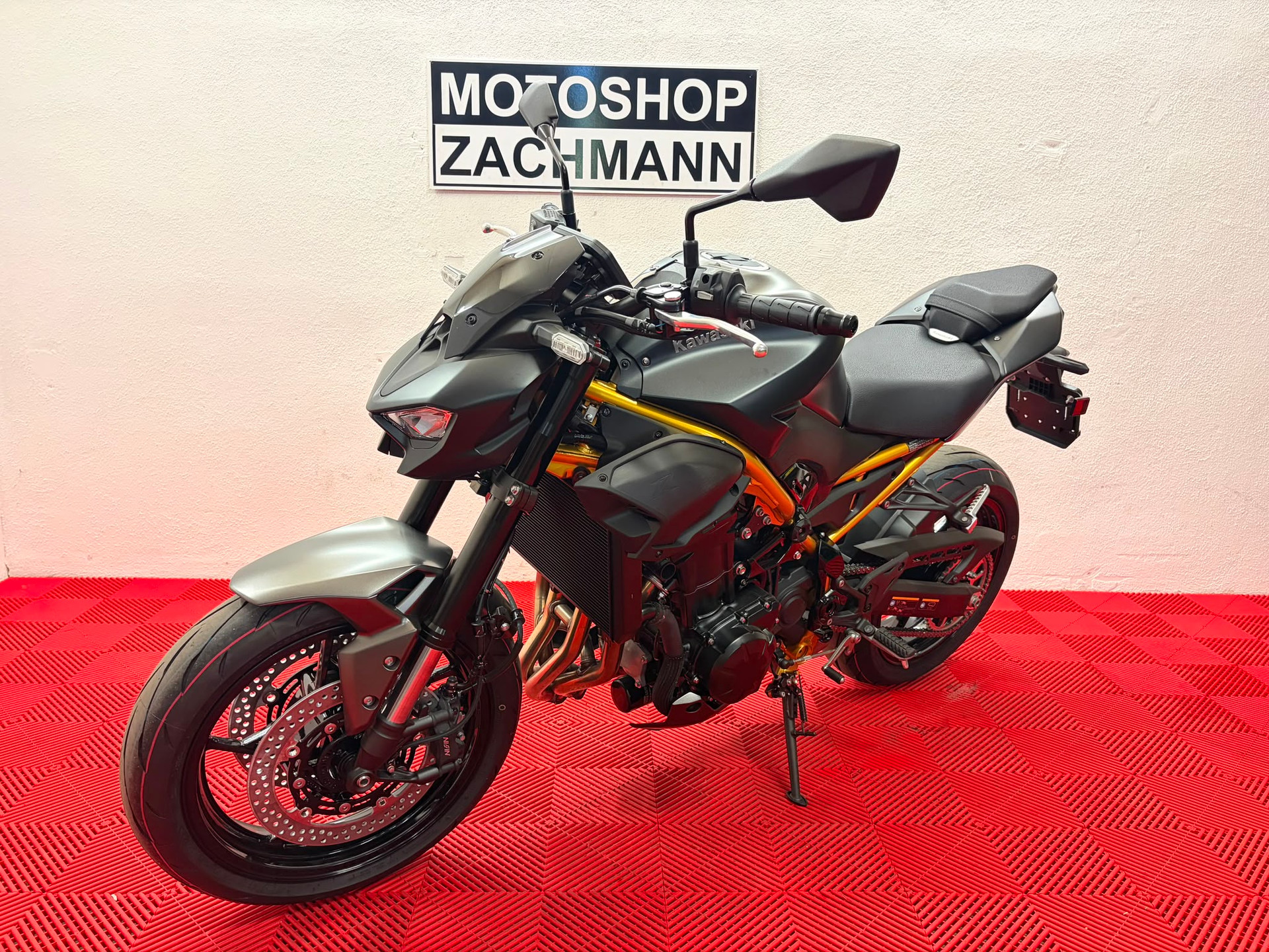 KAWASAKI Z 900 (70kW)-showroom-element-2