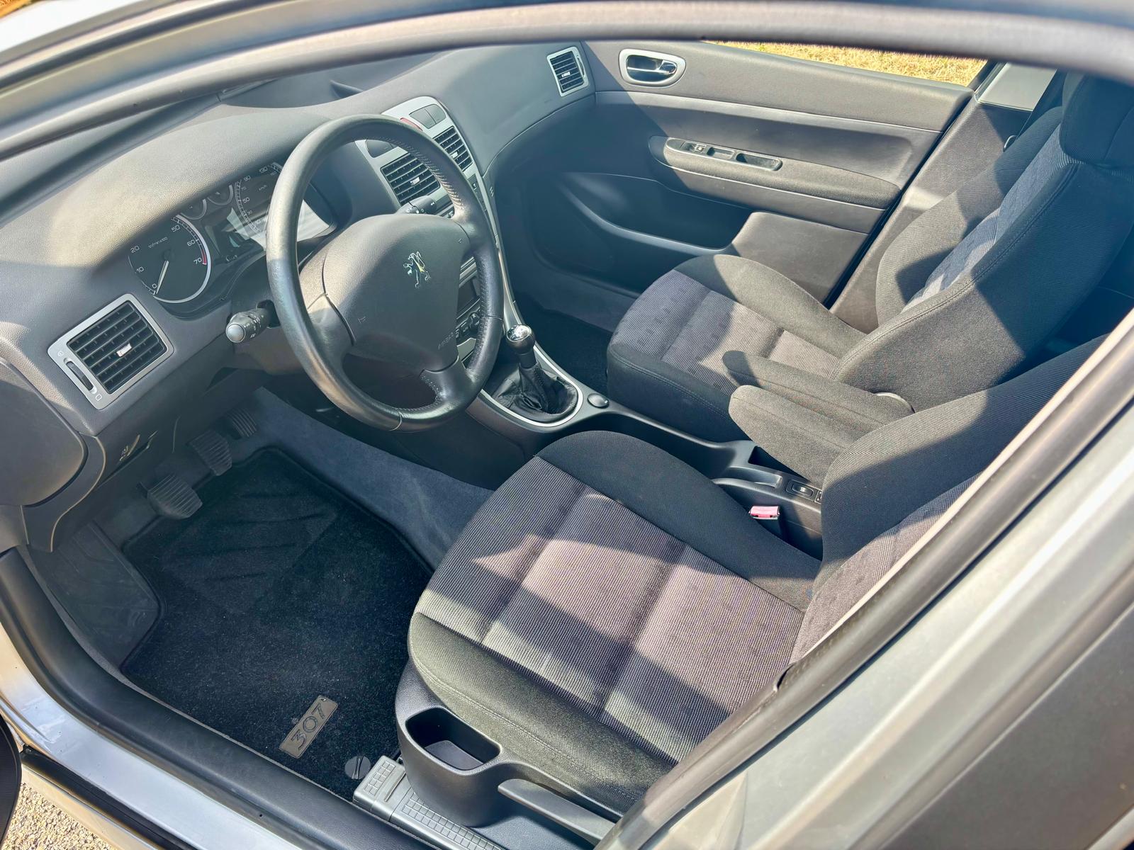 PEUGEOT 307 Break 2.0i-image-4