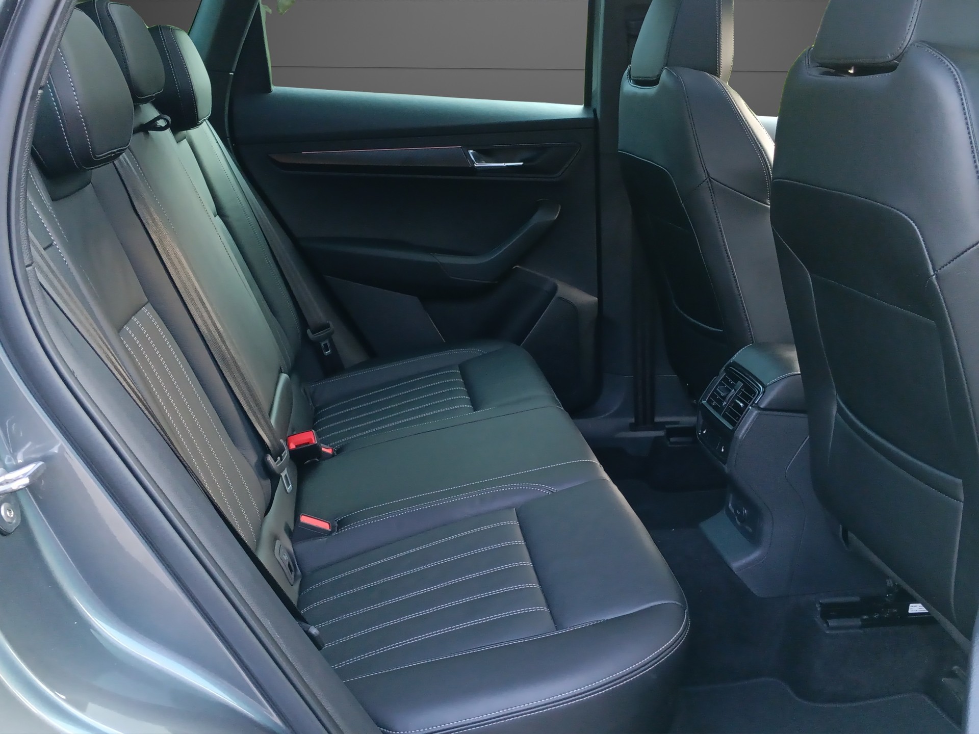 SKODA Karoq 2.0 TSI SportLine 4x4 DSG-image-16