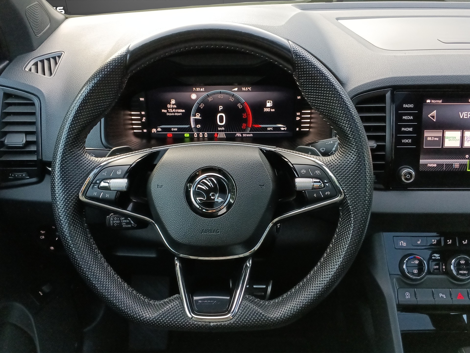 SKODA Karoq 2.0 TSI SportLine 4x4 DSG-image-9