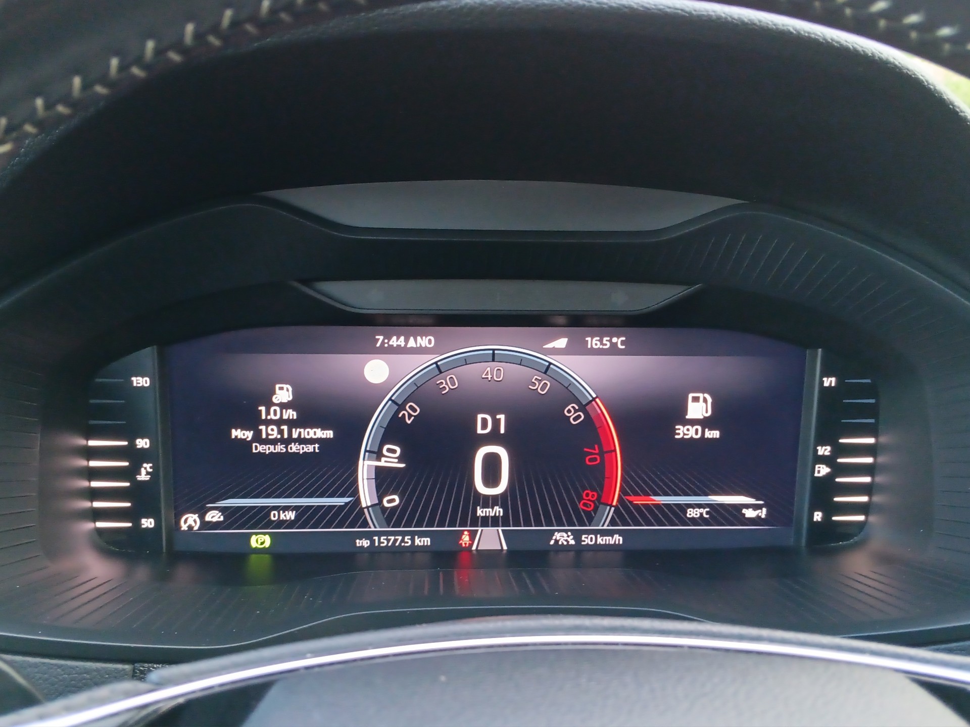 SKODA Karoq 2.0 TSI SportLine 4x4 DSG-image-10