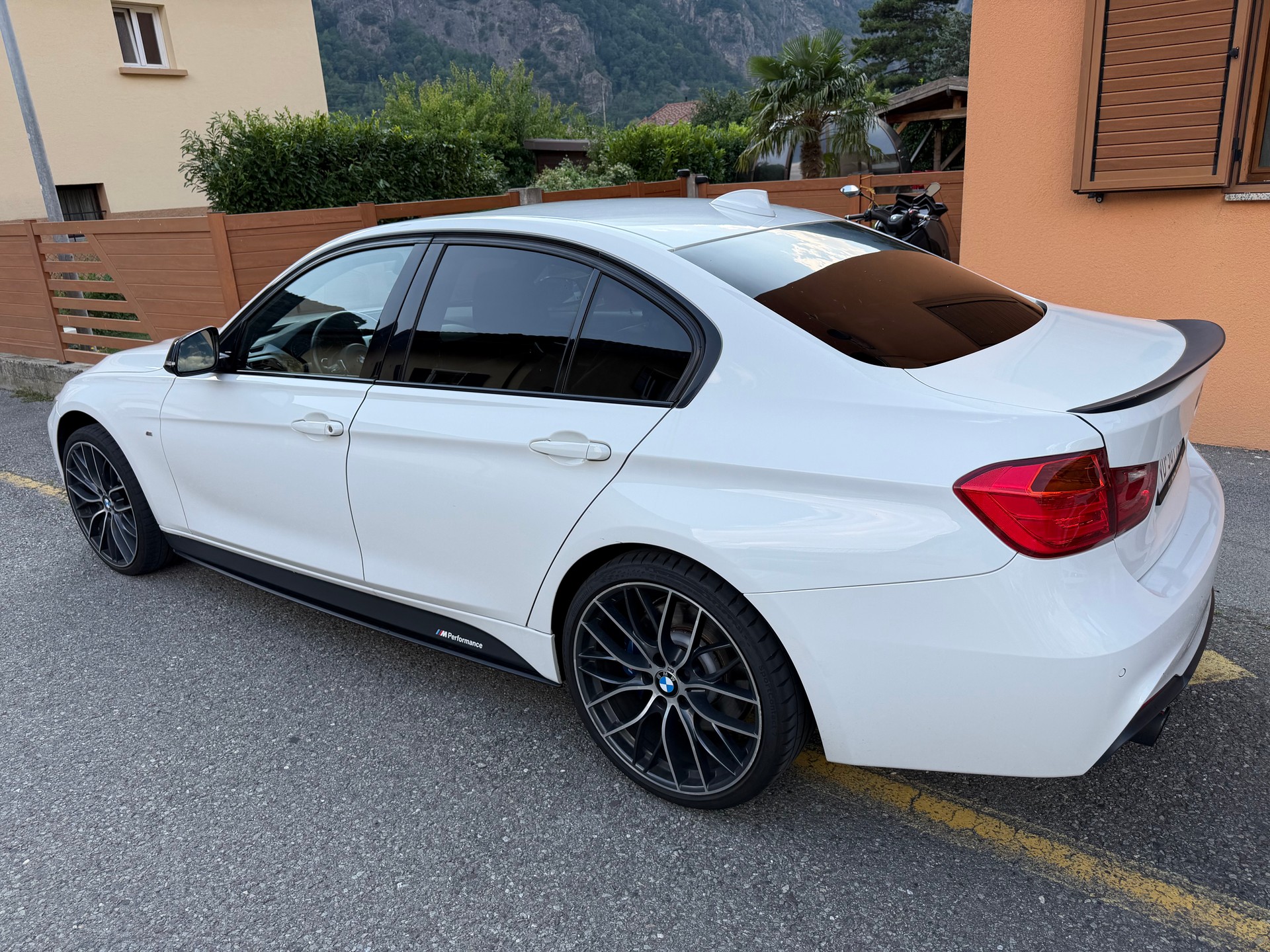 BMW 335i xDrive M-Performance-image-2