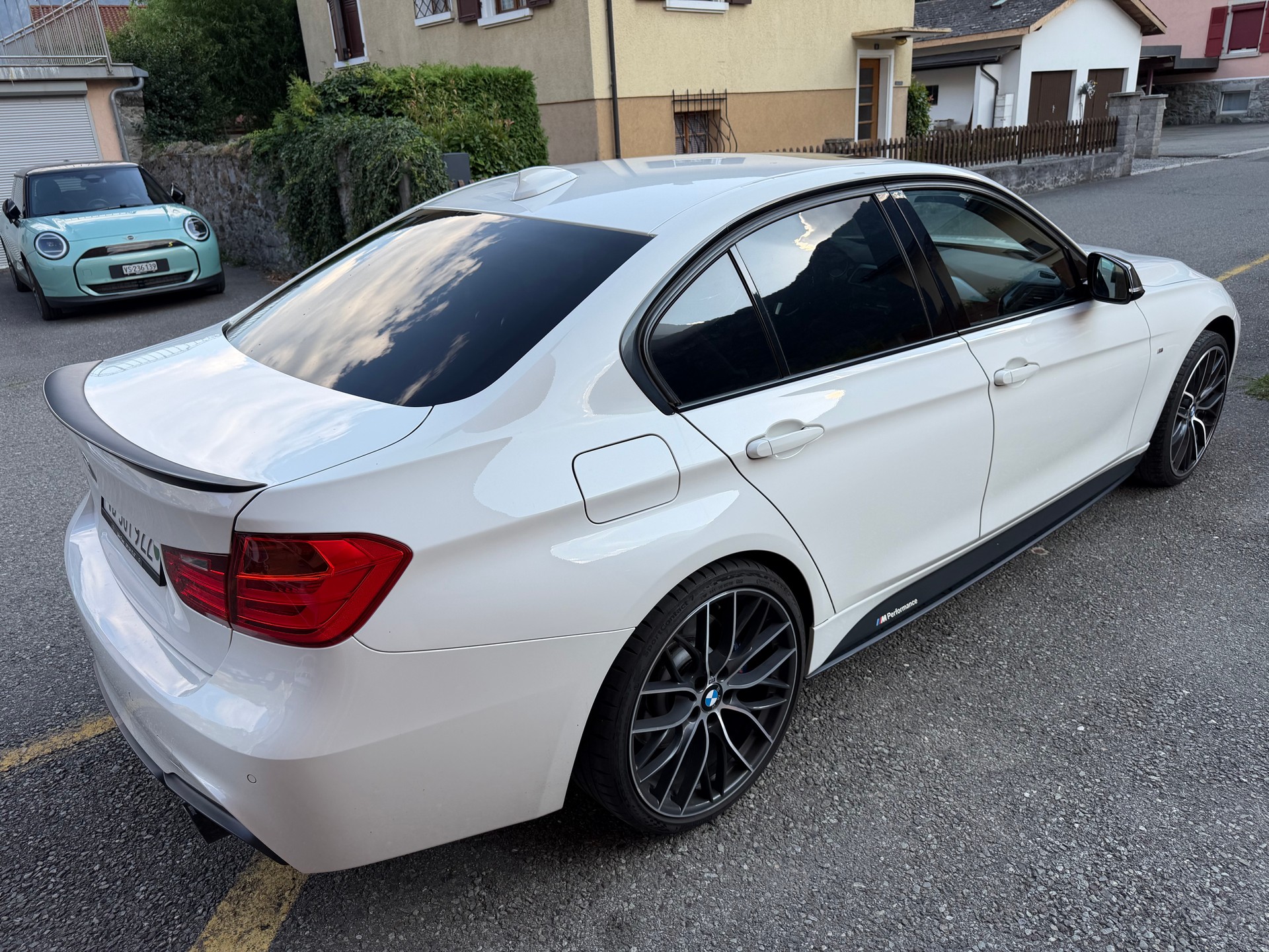 BMW 335i xDrive M-Performance-image-3
