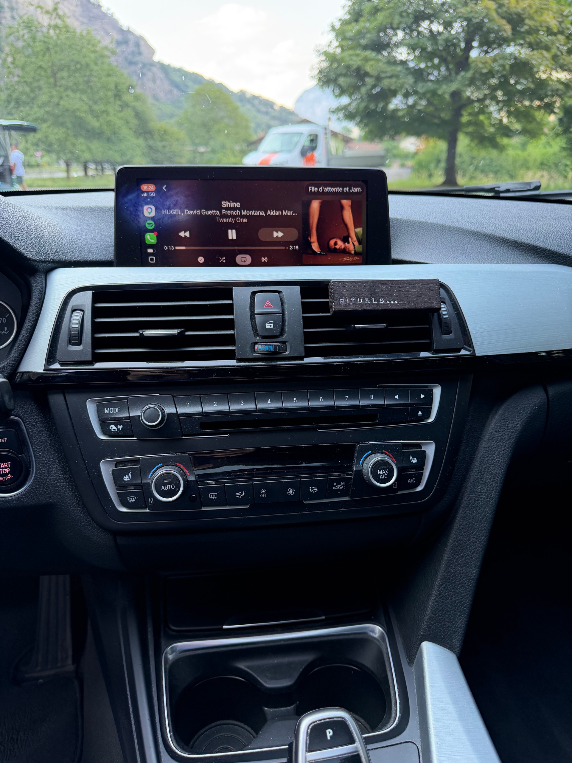 BMW 335i xDrive M-Performance-image-5