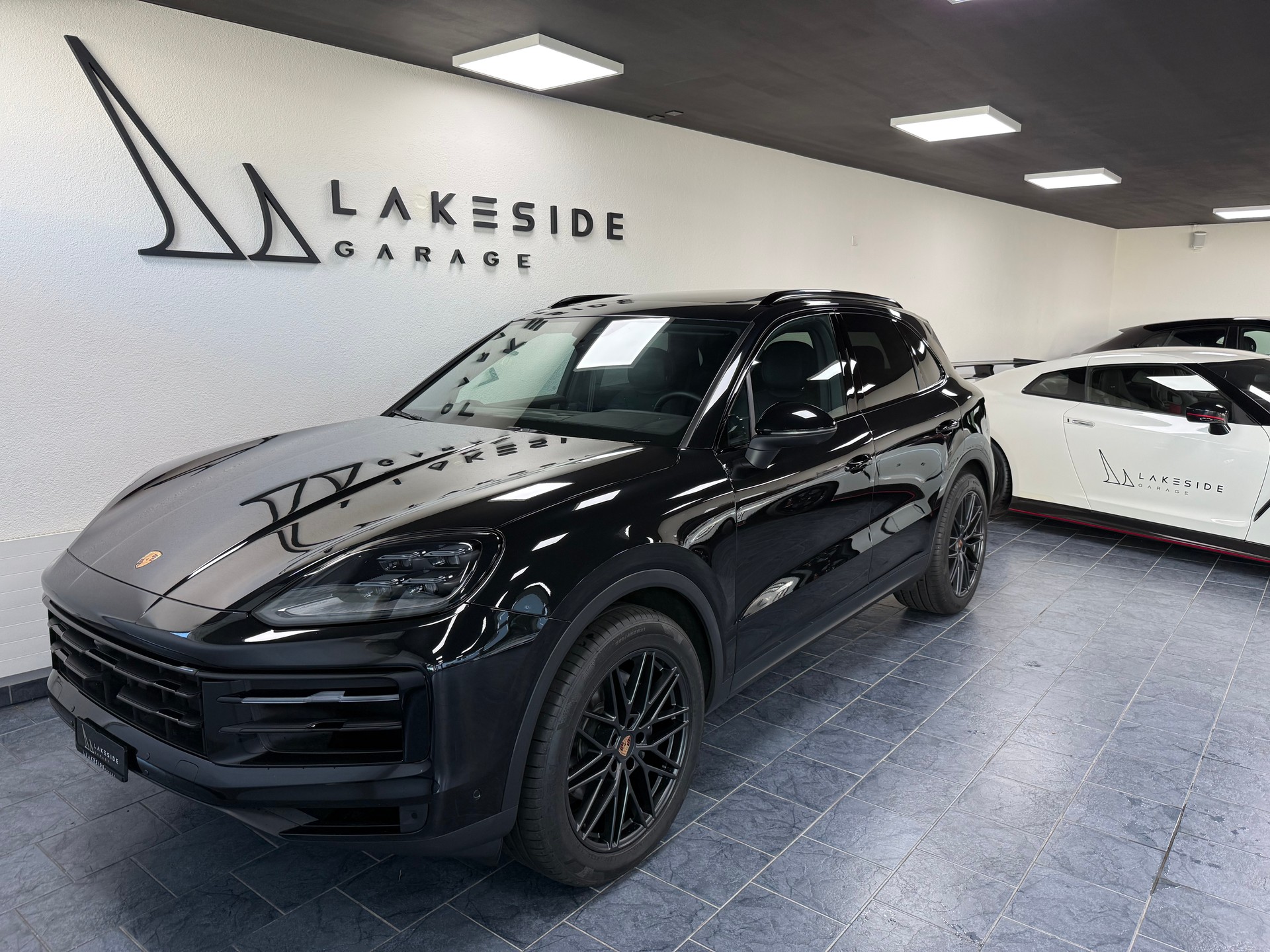 PORSCHE Cayenne Tiptronic-image-0