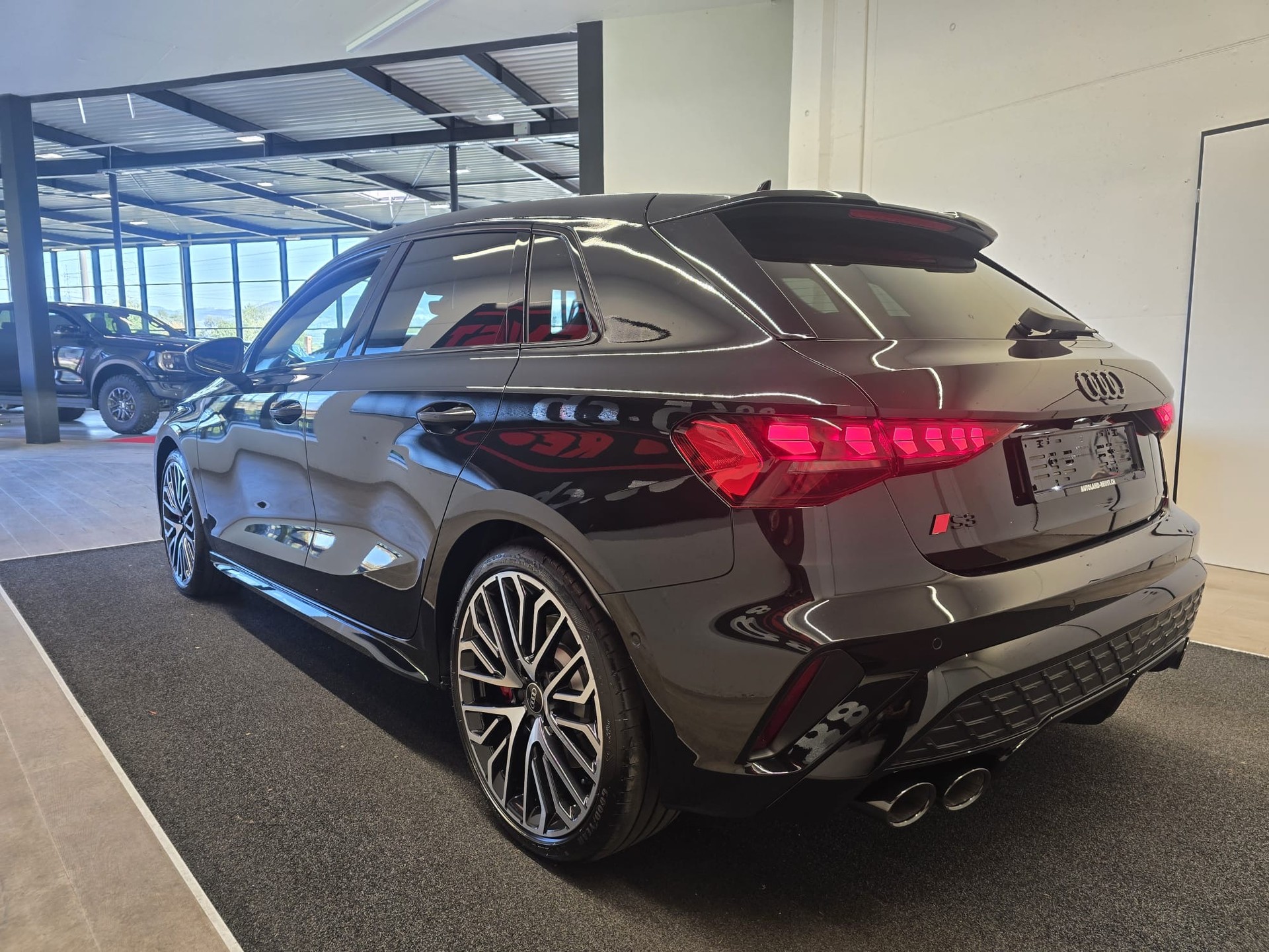 AUDI S3 Sportback TFSI quattro S-tronic-image-3