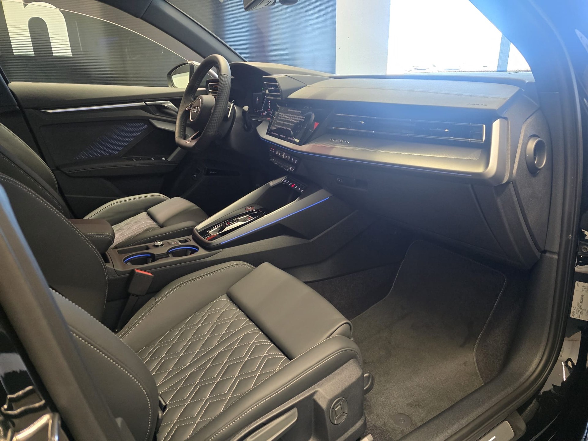 AUDI S3 Sportback TFSI quattro S-tronic-image-18