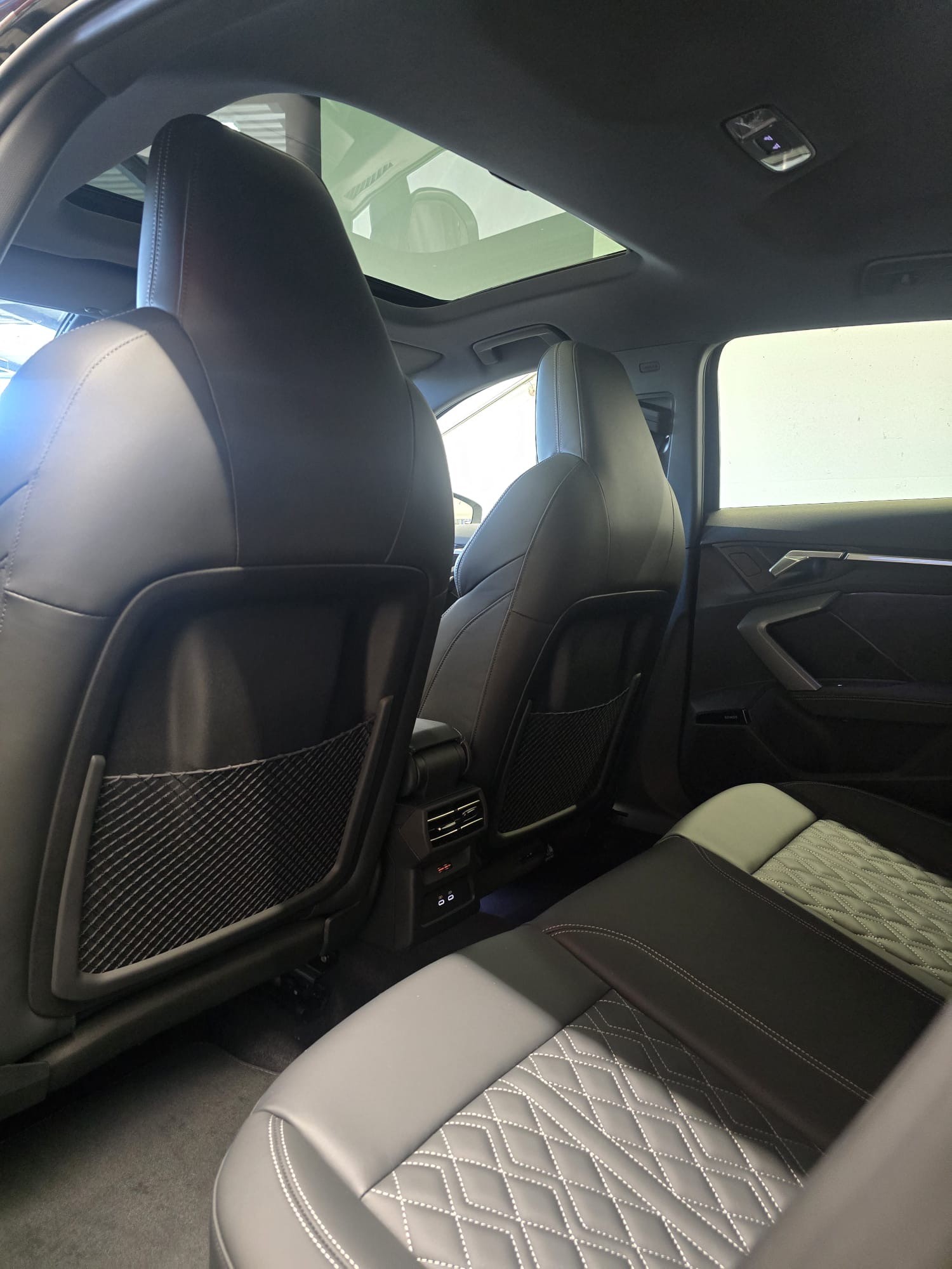 AUDI S3 Sportback TFSI quattro S-tronic-image-17