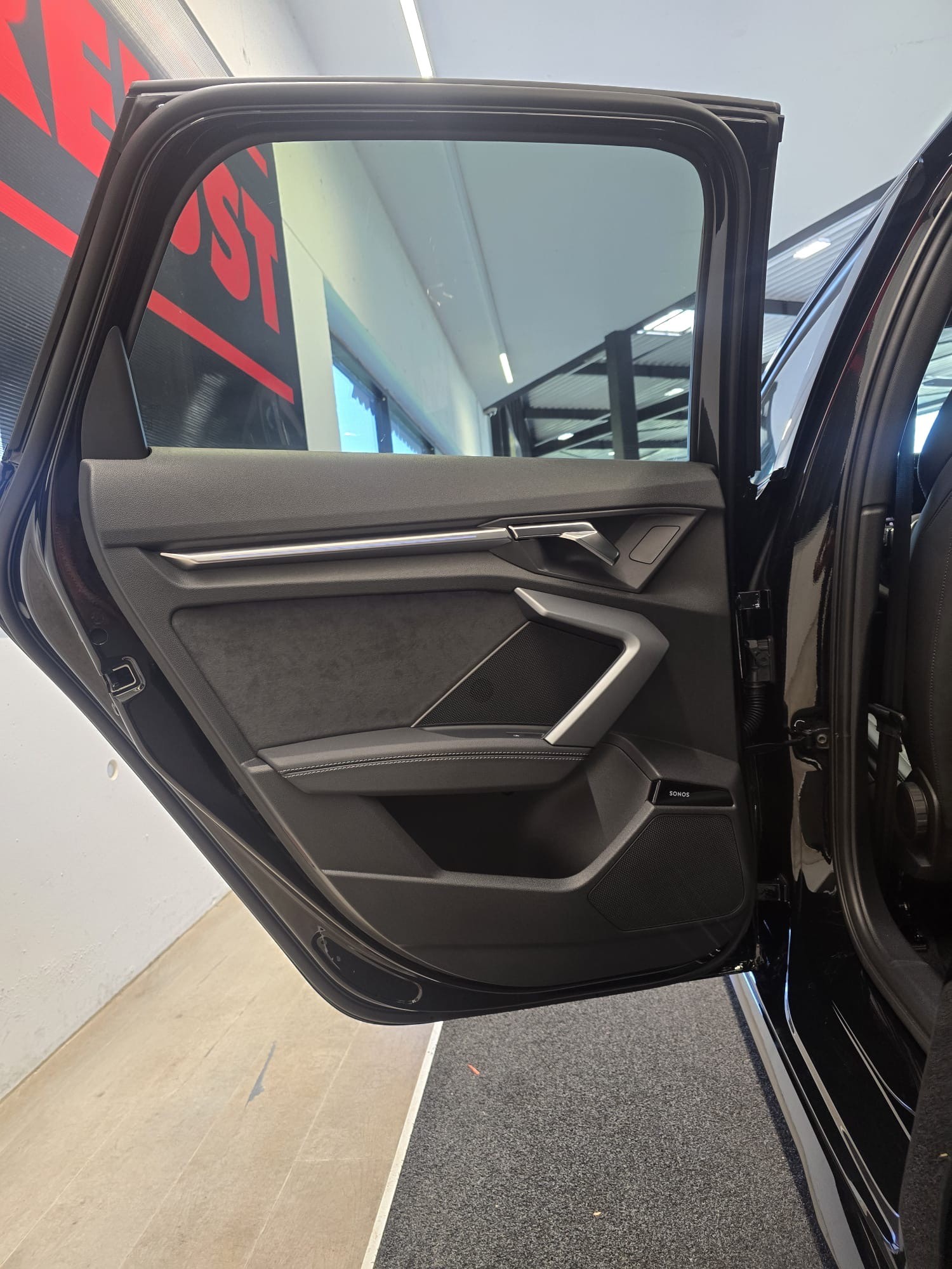 AUDI S3 Sportback TFSI quattro S-tronic-image-14