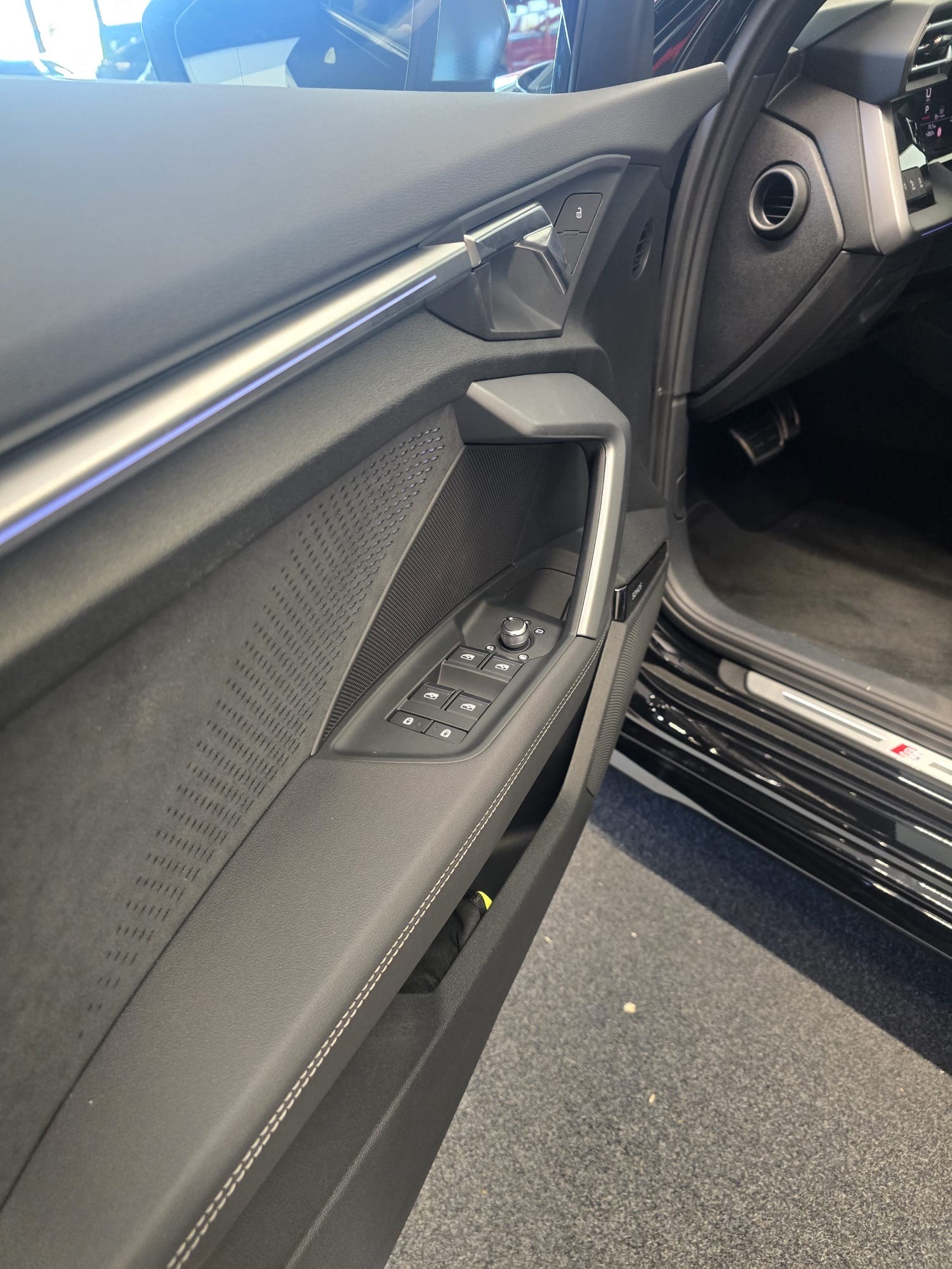 AUDI S3 Sportback TFSI quattro S-tronic-image-23
