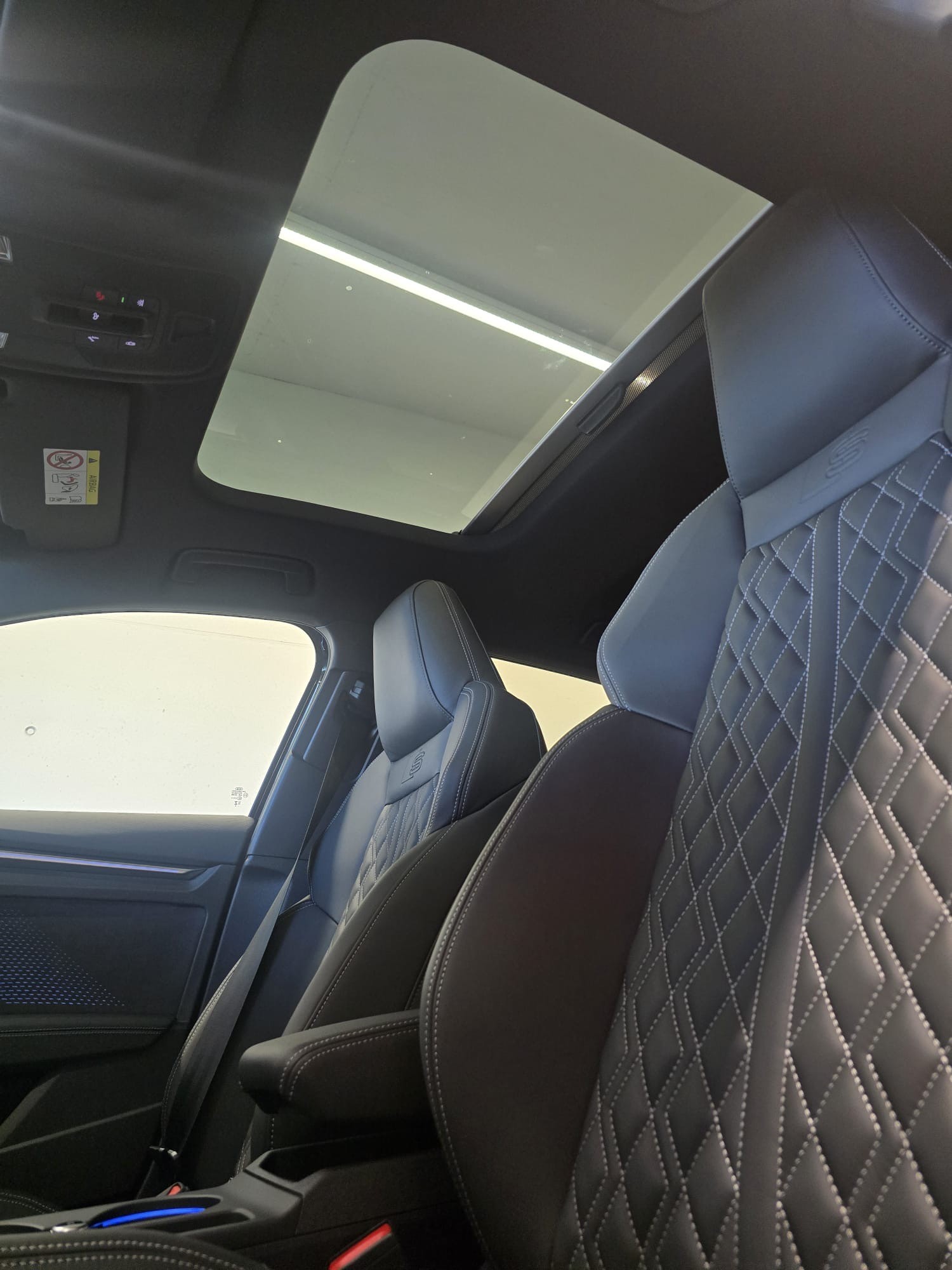 AUDI S3 Sportback TFSI quattro S-tronic-image-24