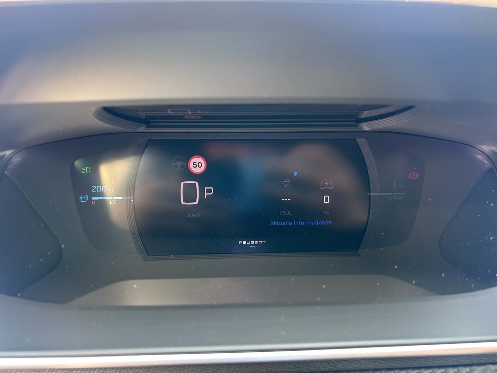 PEUGEOT 208 1.2 Hybrid 145 GT Exclusive-image-8