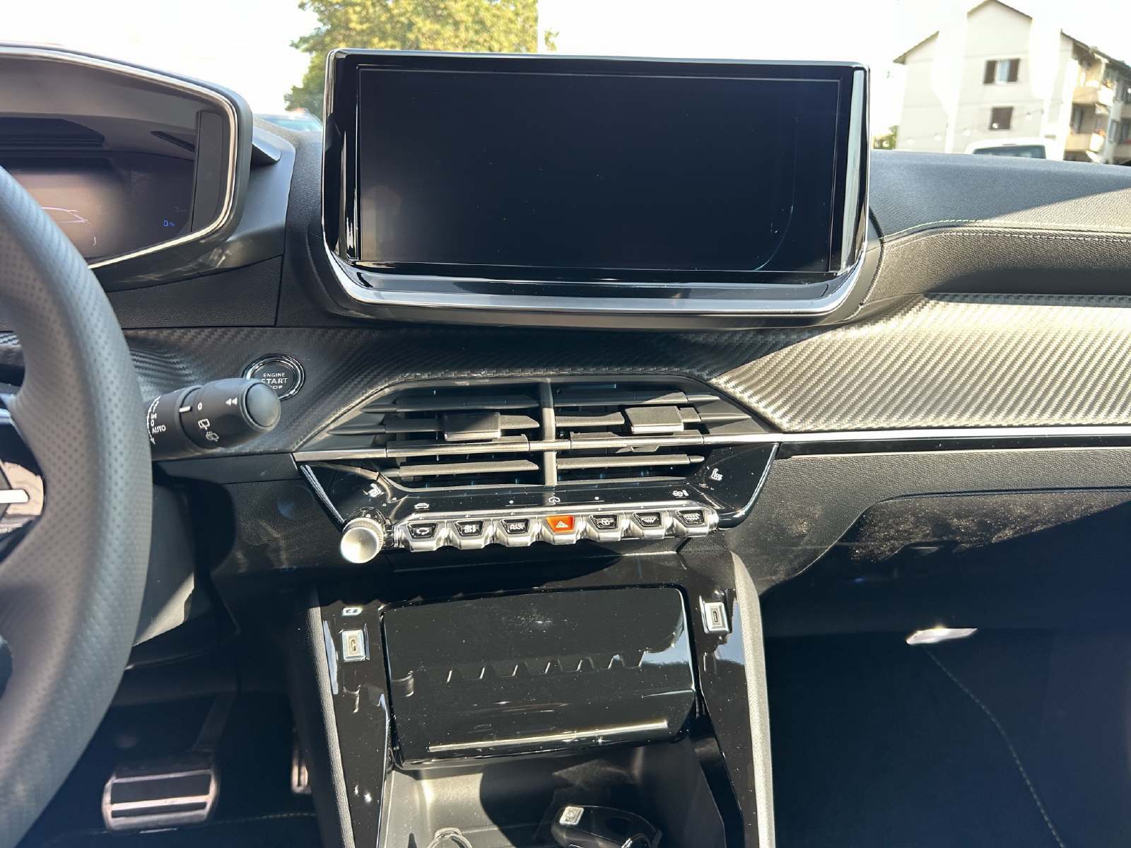 PEUGEOT 208 1.2 Hybrid 145 GT Exclusive-image-9