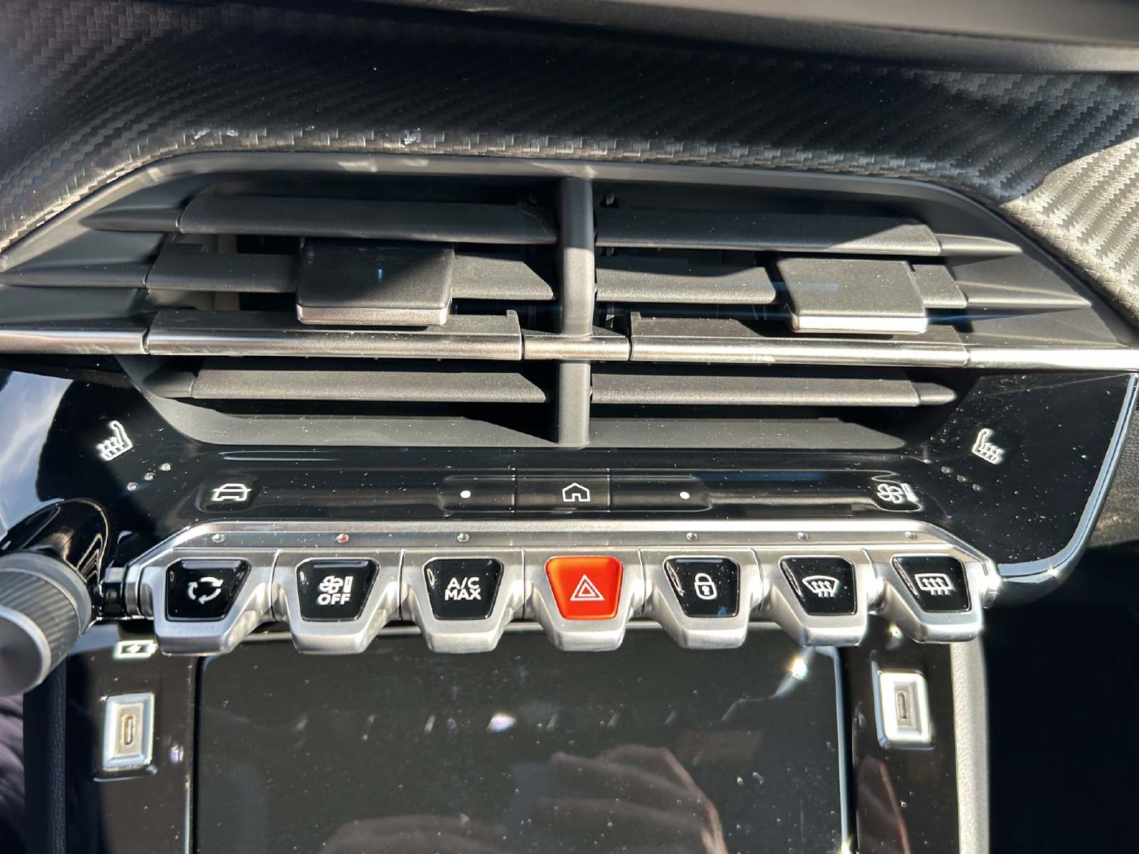 PEUGEOT 208 1.2 Hybrid 145 GT Exclusive-image-10