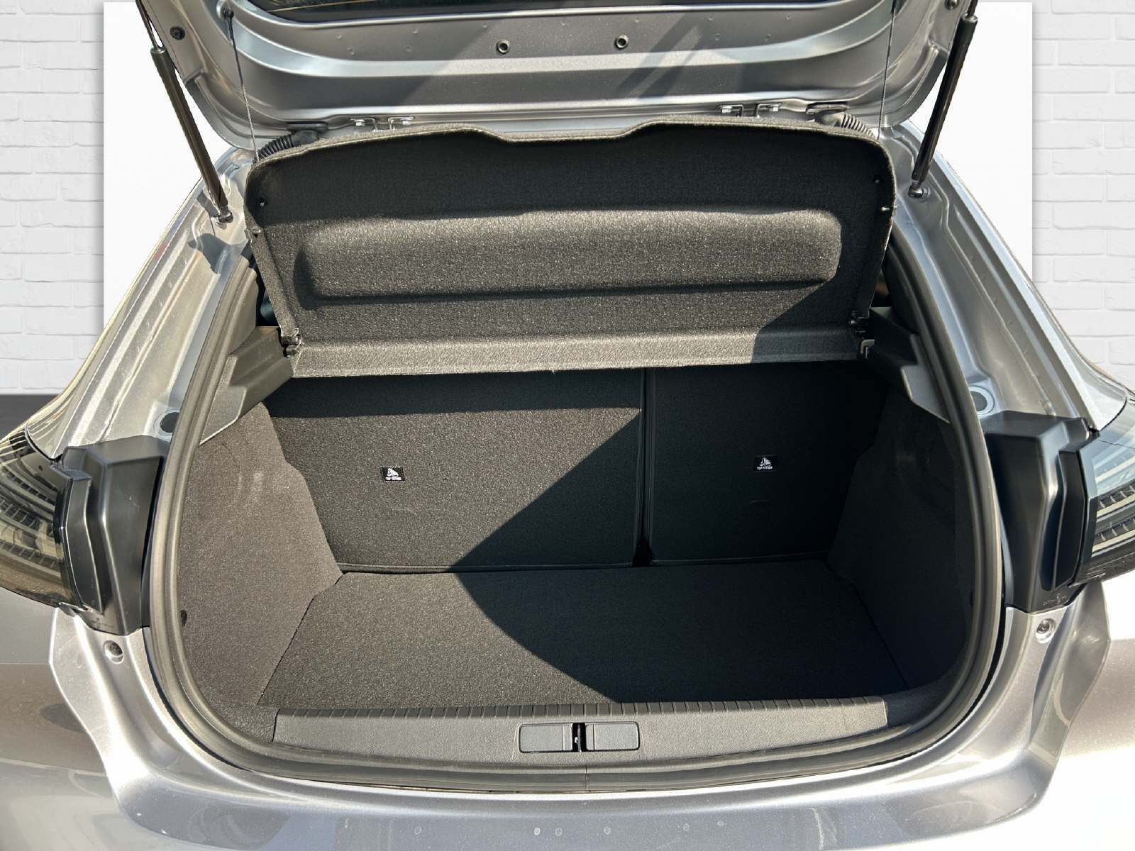 PEUGEOT 208 1.2 Hybrid 145 GT Exclusive-image-13