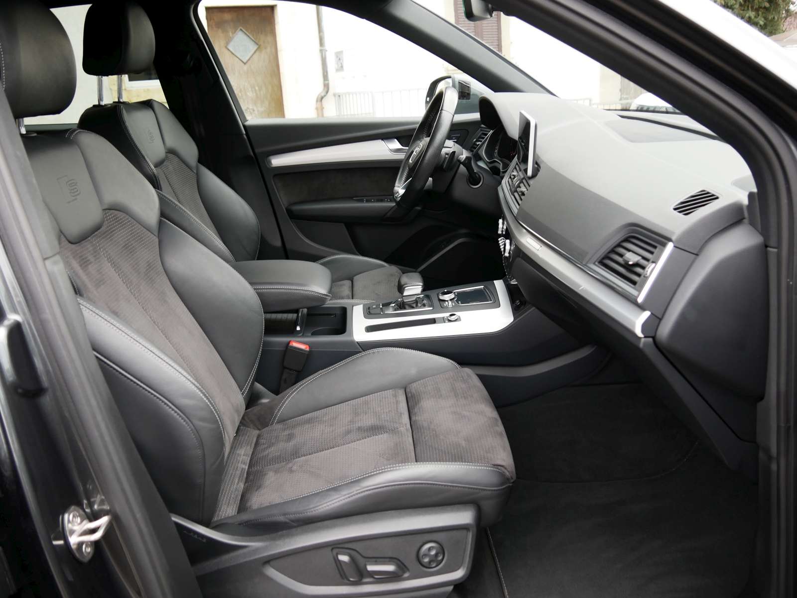 AUDI Q5 2.0 TFSI sport quattro S-tronic-image-11