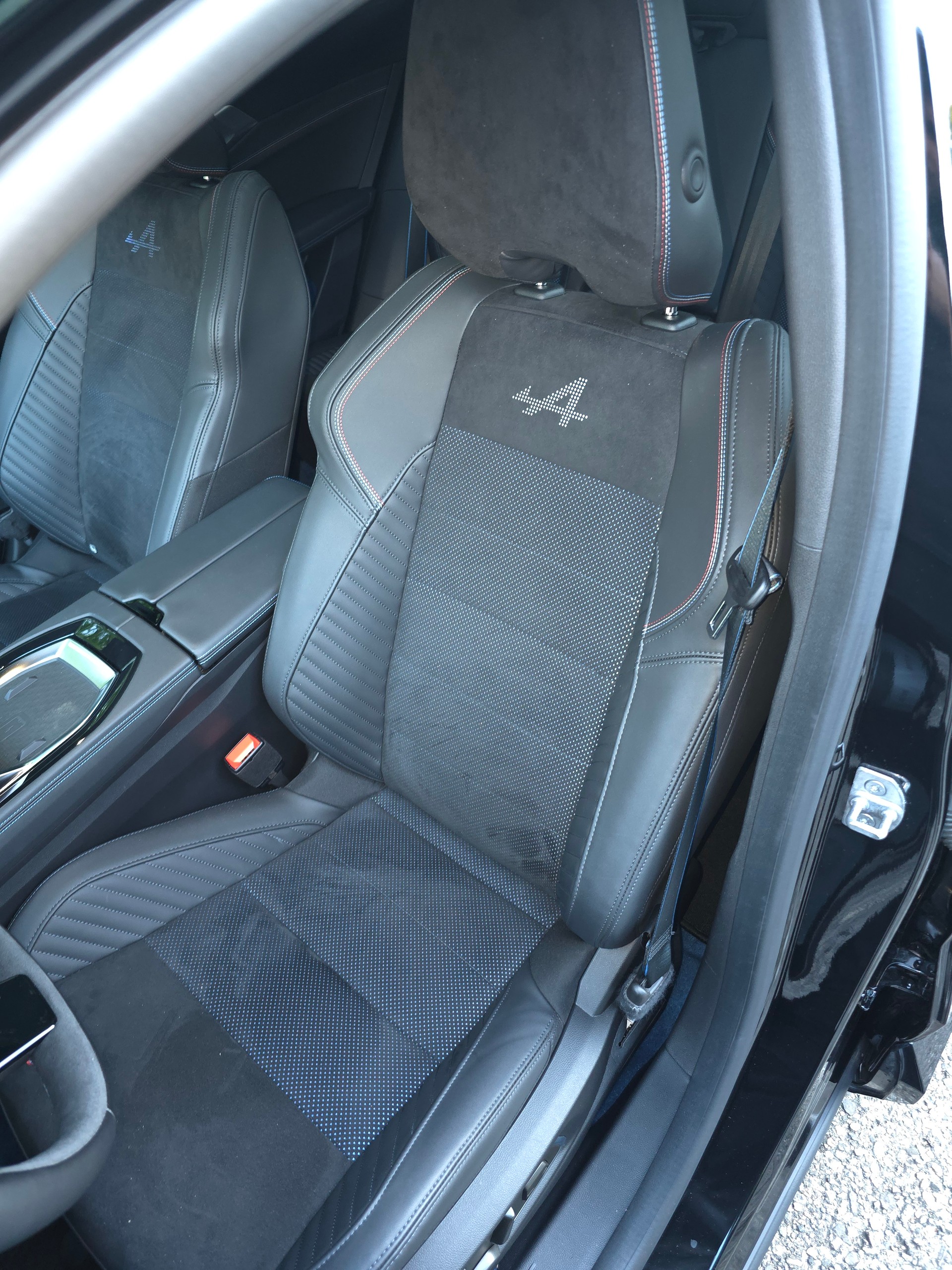 RENAULT 1.2 E-Tech Plug-in Atelier Alpine-image-3