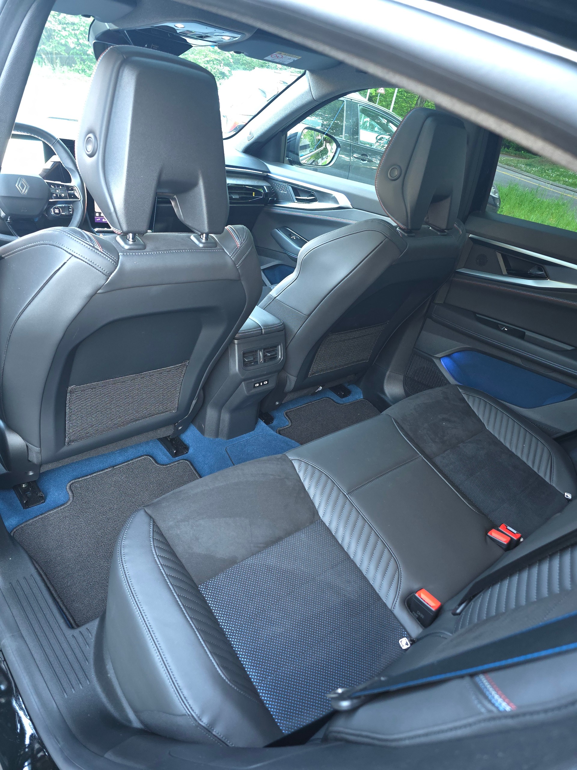 RENAULT 1.2 E-Tech Plug-in Atelier Alpine-image-5