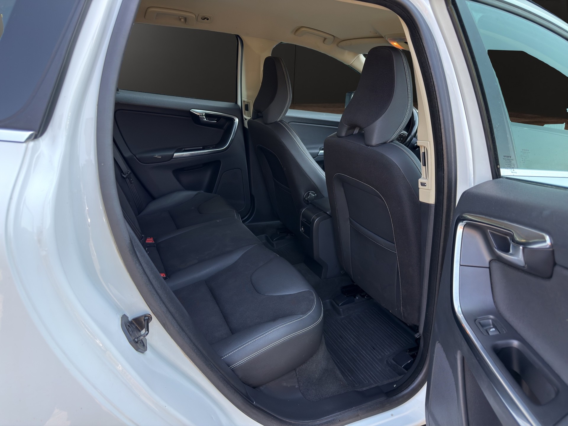 VOLVO XC60 D4 AWD Husky Edition Geartronic-image-14