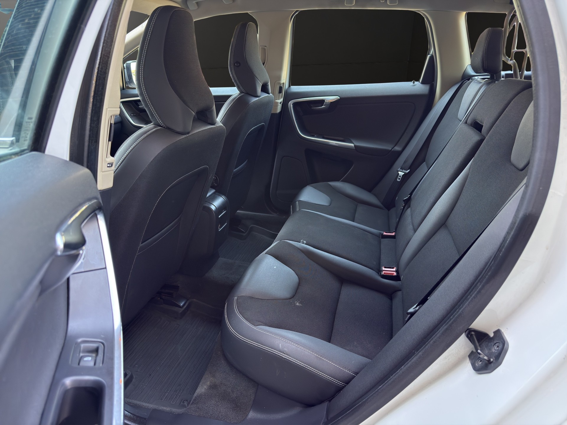 VOLVO XC60 D4 AWD Husky Edition Geartronic-image-11