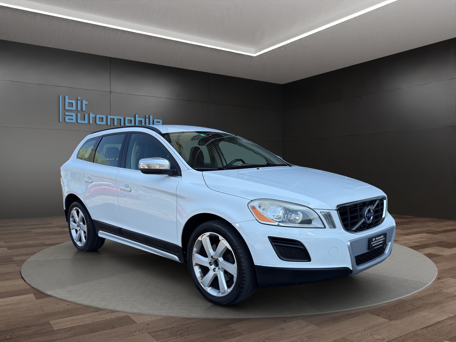 VOLVO XC60 D4 AWD Husky Edition Geartronic-image-9
