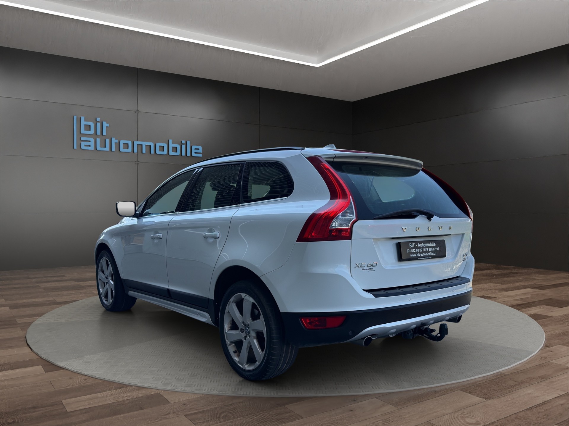 VOLVO XC60 D4 AWD Husky Edition Geartronic-image-4