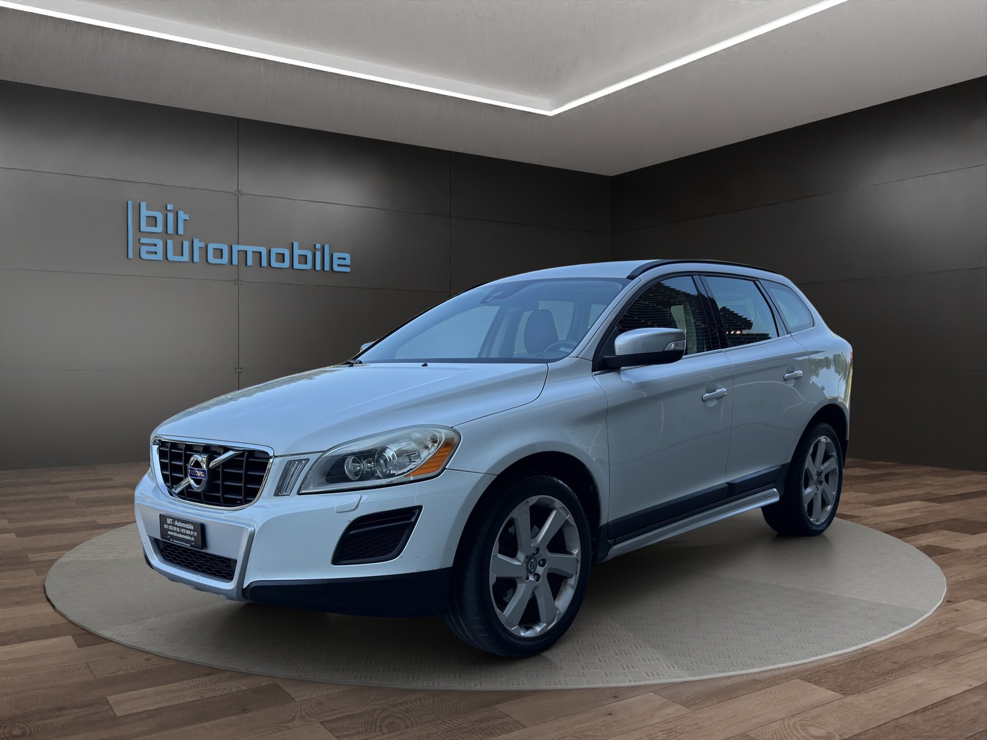VOLVO XC60 D4 AWD Husky Edition Geartronic-image-0