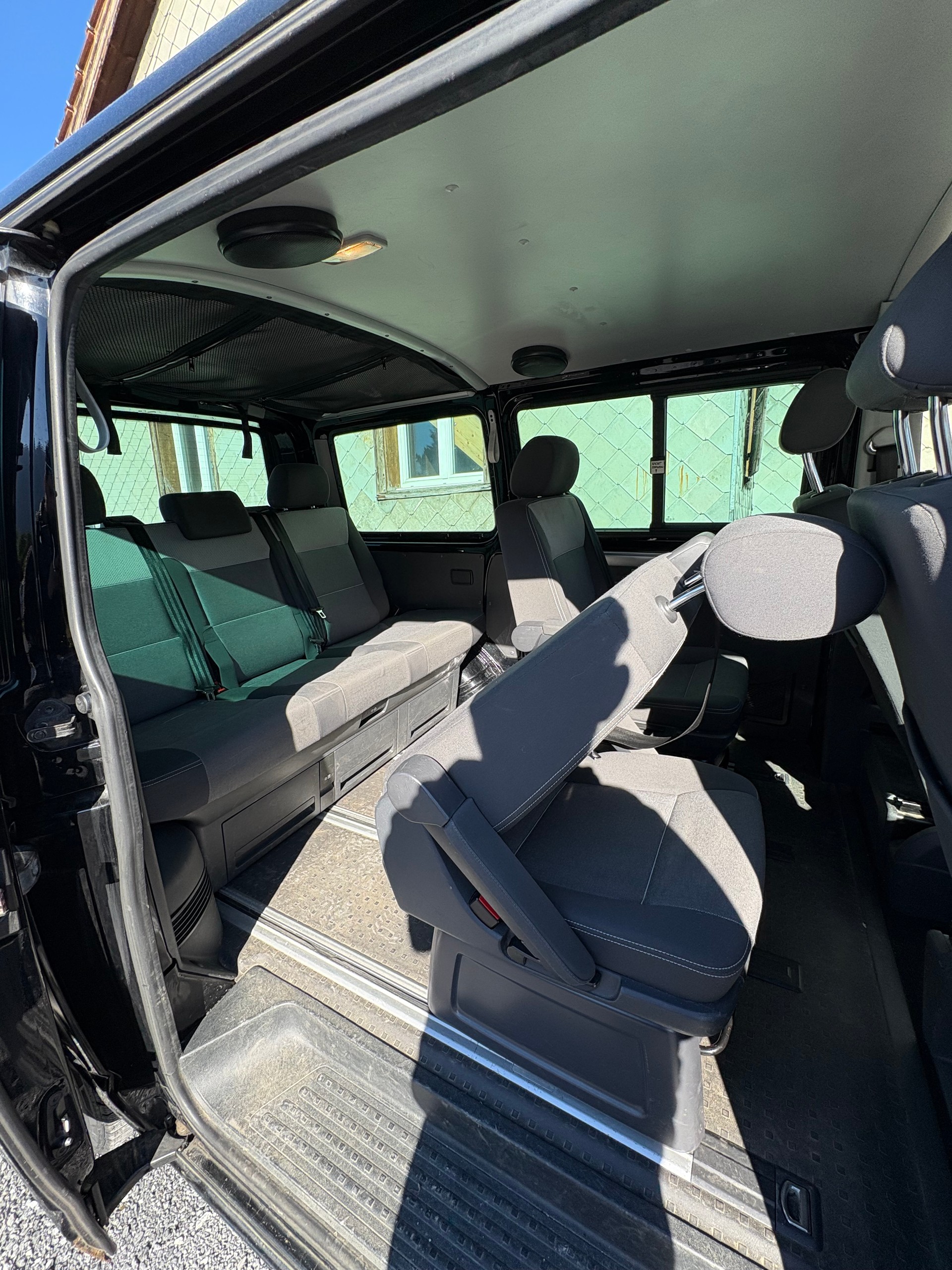 VW T5 Multivan Comfortline 2.5 TDI-image-6
