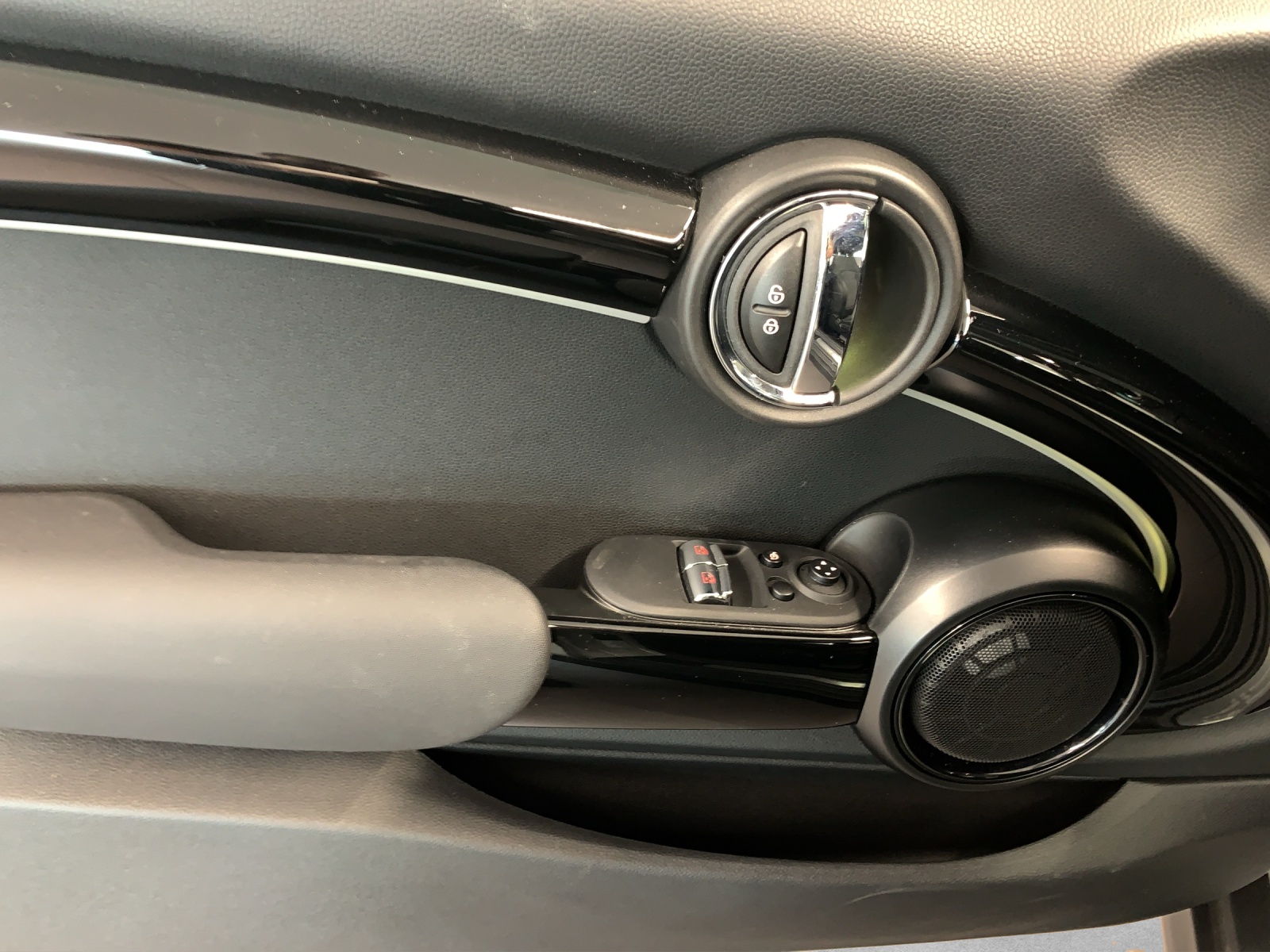 MINI Cooper S Trafalgar Edition Steptronic DKG-image-9