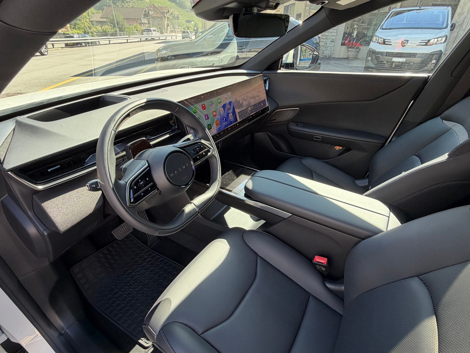 MAZDA CX-6e Takumi-image-8