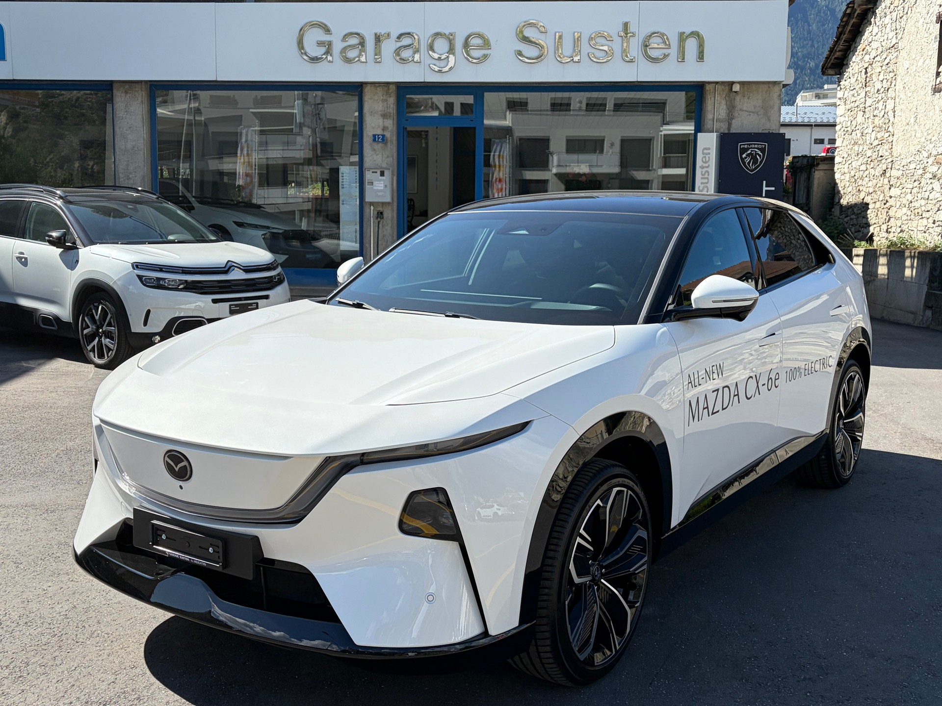 MAZDA CX-6e Takumi