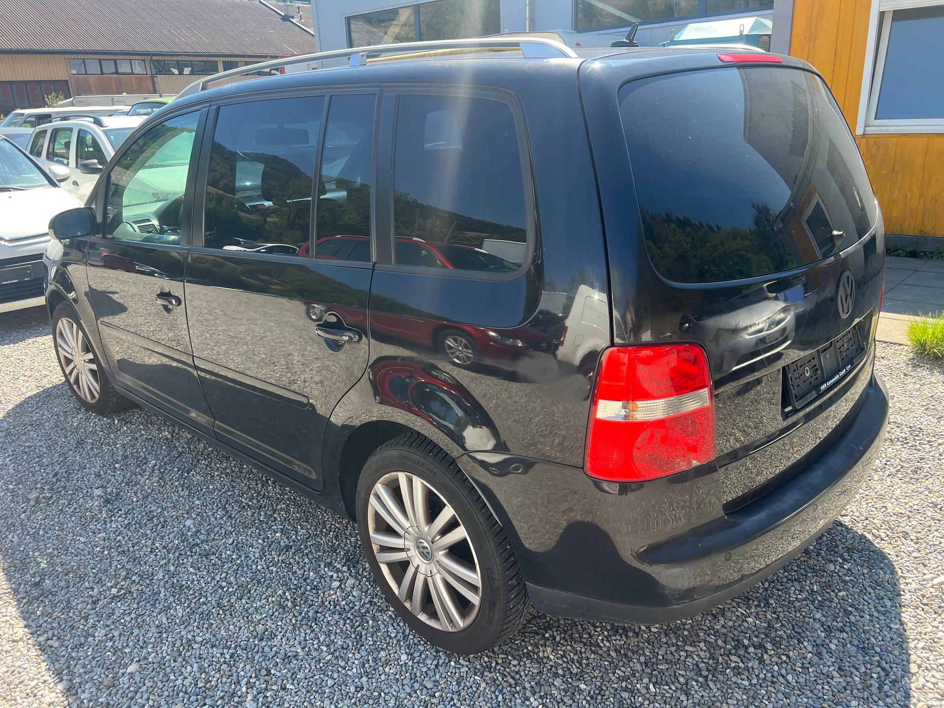 VW Touran 1.9 TDI Trendline Traveller-image-2
