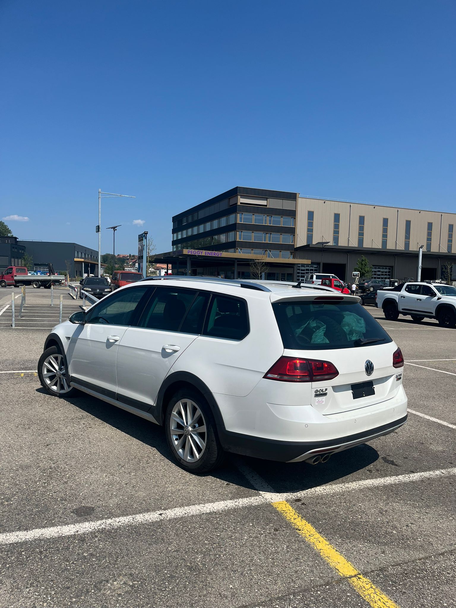 VW Golf 2.0 TDI Alltrack 4Motion-image-5