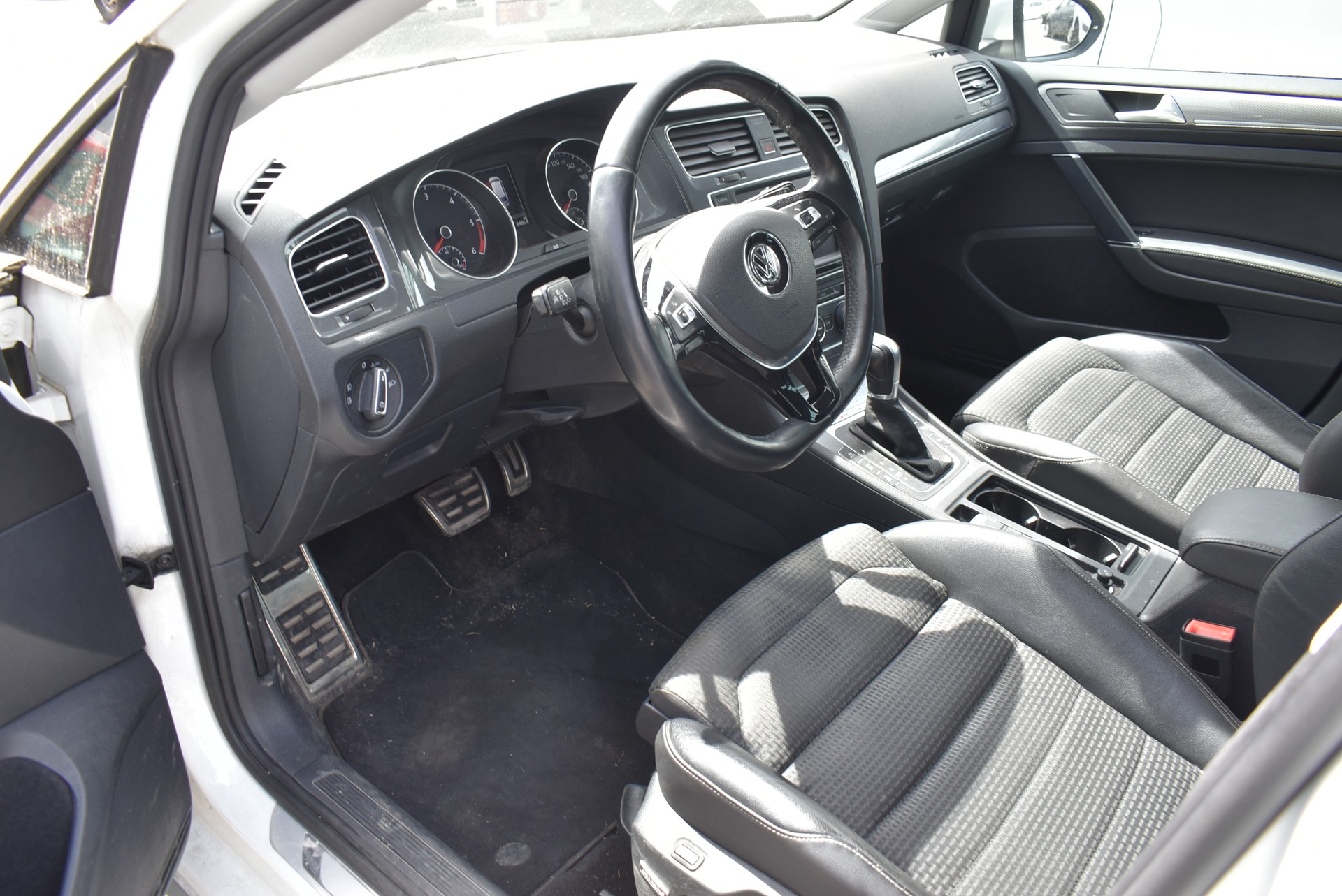 VW Golf 2.0 TDI Alltrack 4Motion-image-7