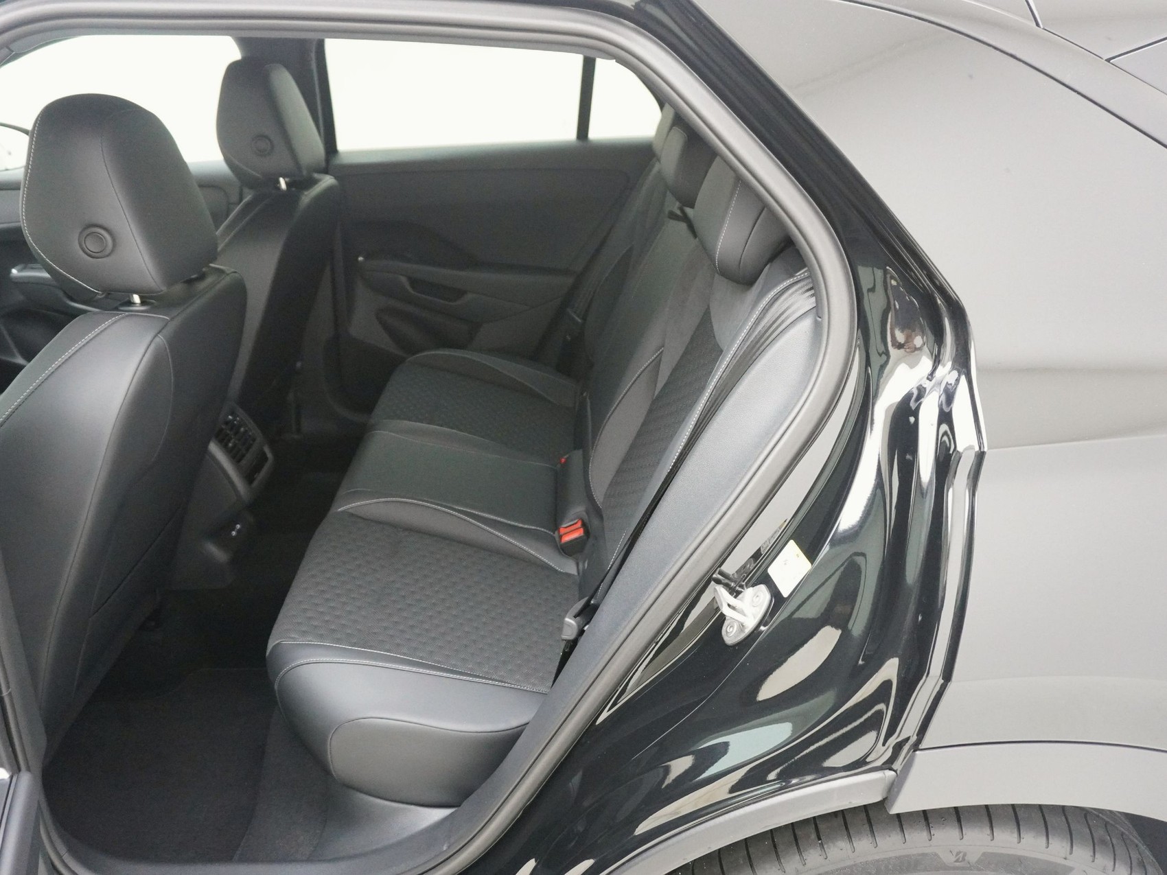 VW T-Roc 1.5 eTSI R-Line DSG-image-14